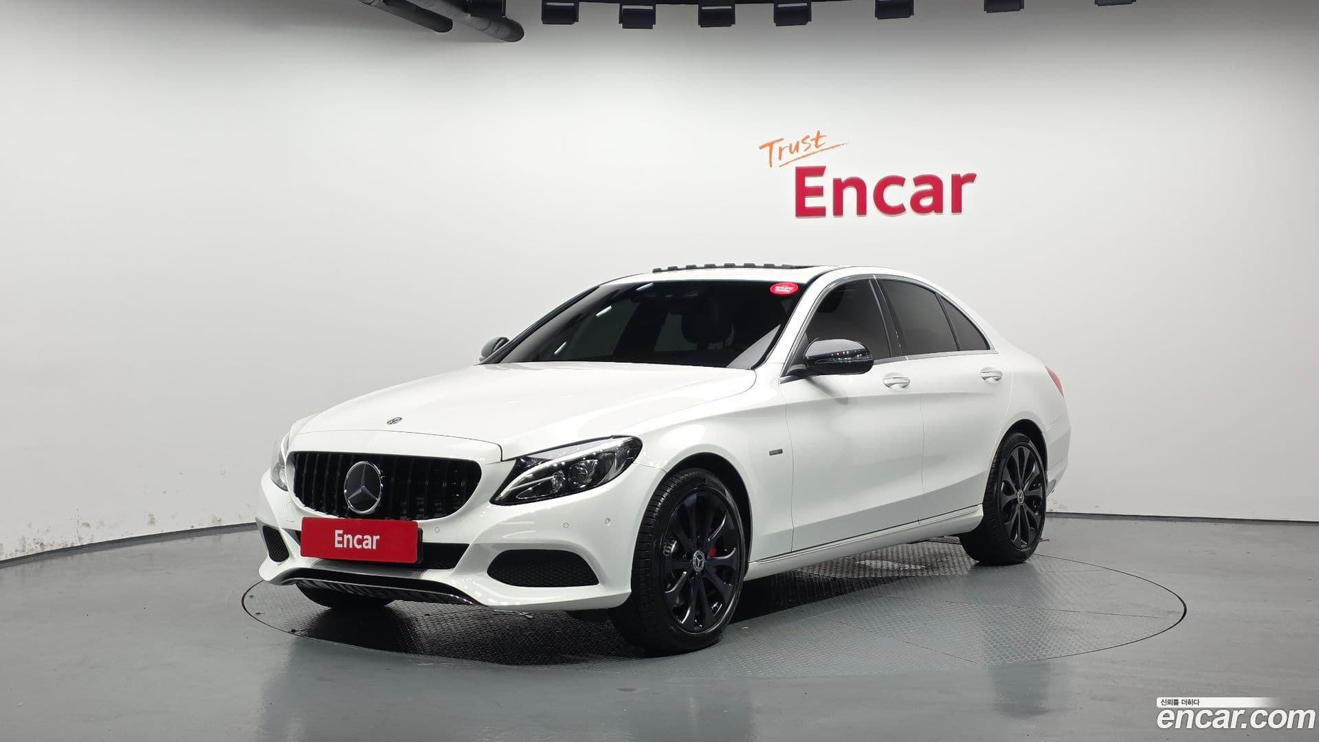 Main__Slider__Photo:C-Class Mercedes-Benz 2018.11-0