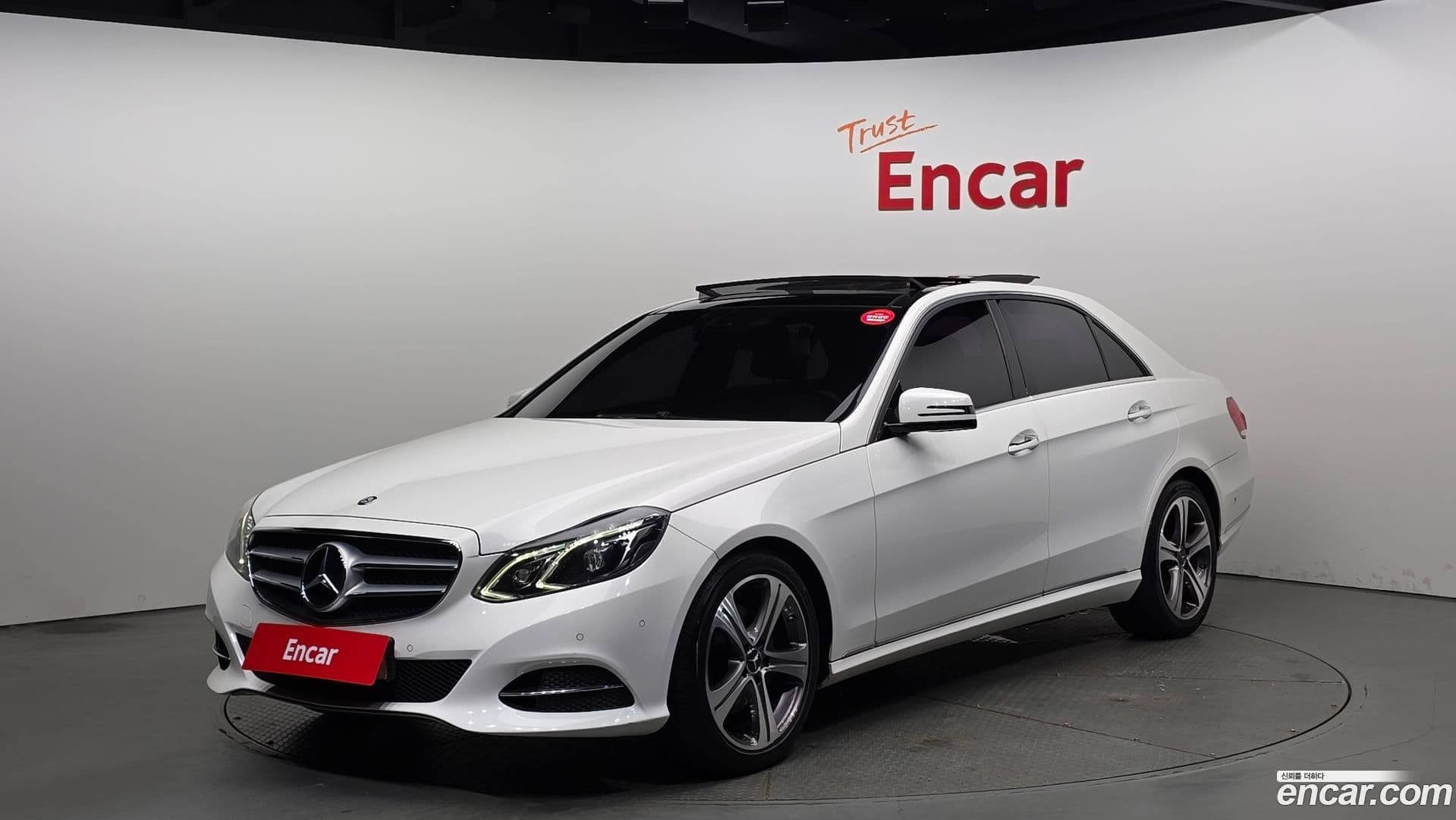 Main__Slider__Photo:E-Class Mercedes-Benz 2013.9-0