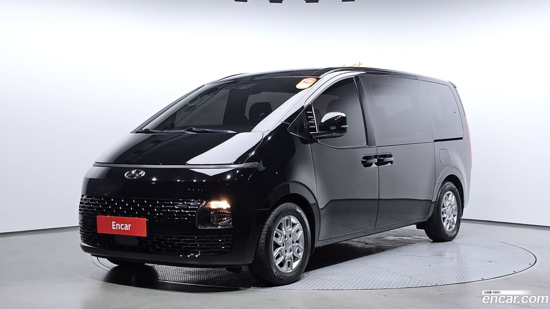 Main__Slider__Photo:Staria Hyundai 2021.10-0