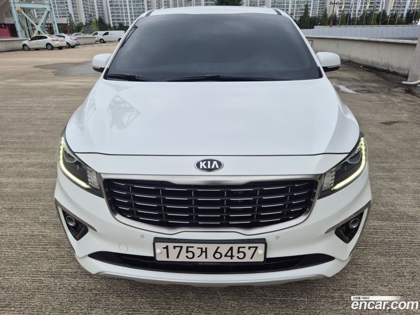 Main__Slider__Photo:Canival Kia 2019.3-0