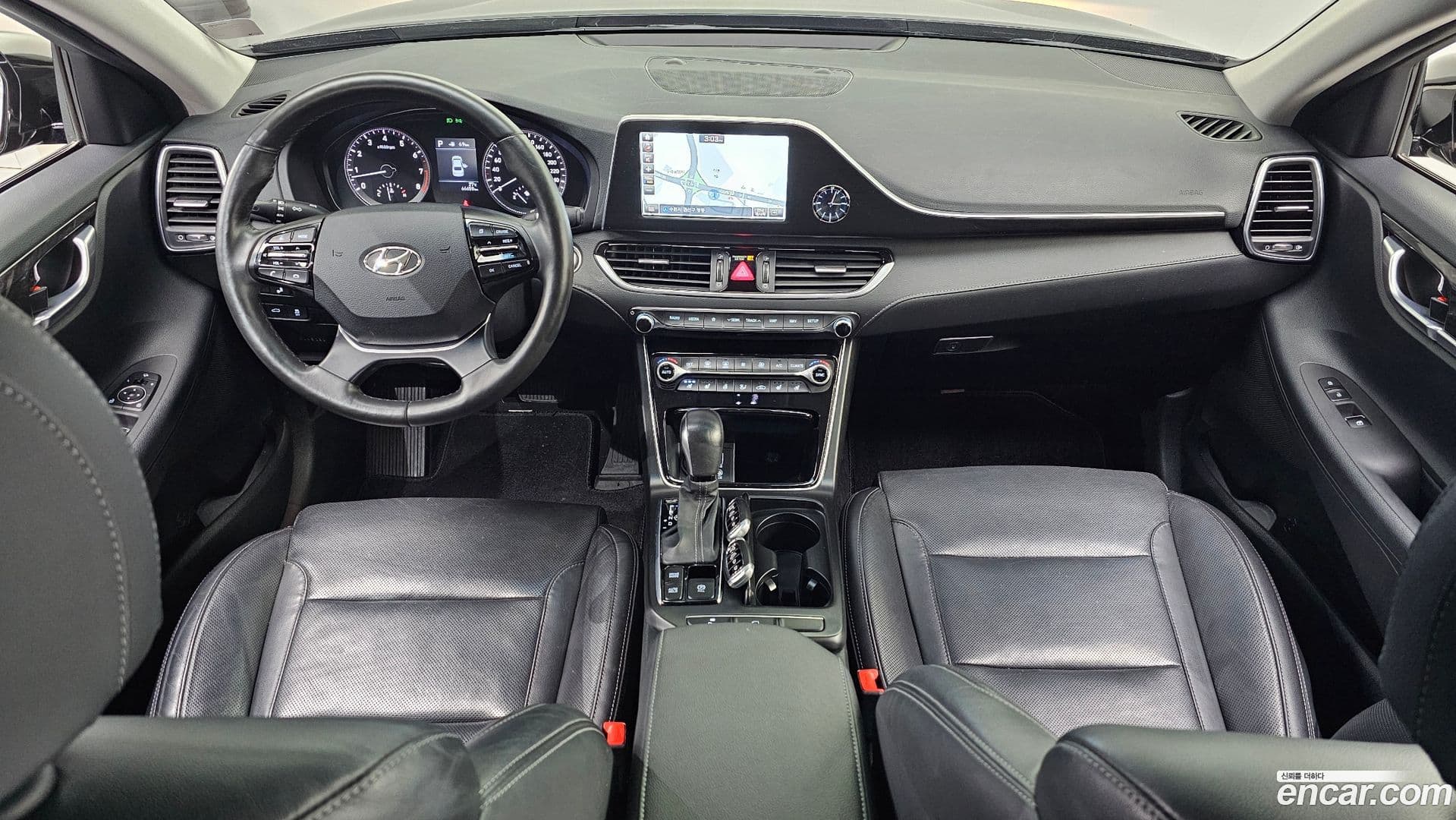 Main__Slider__Photo:Grandeur Hyundai 2018.9-6