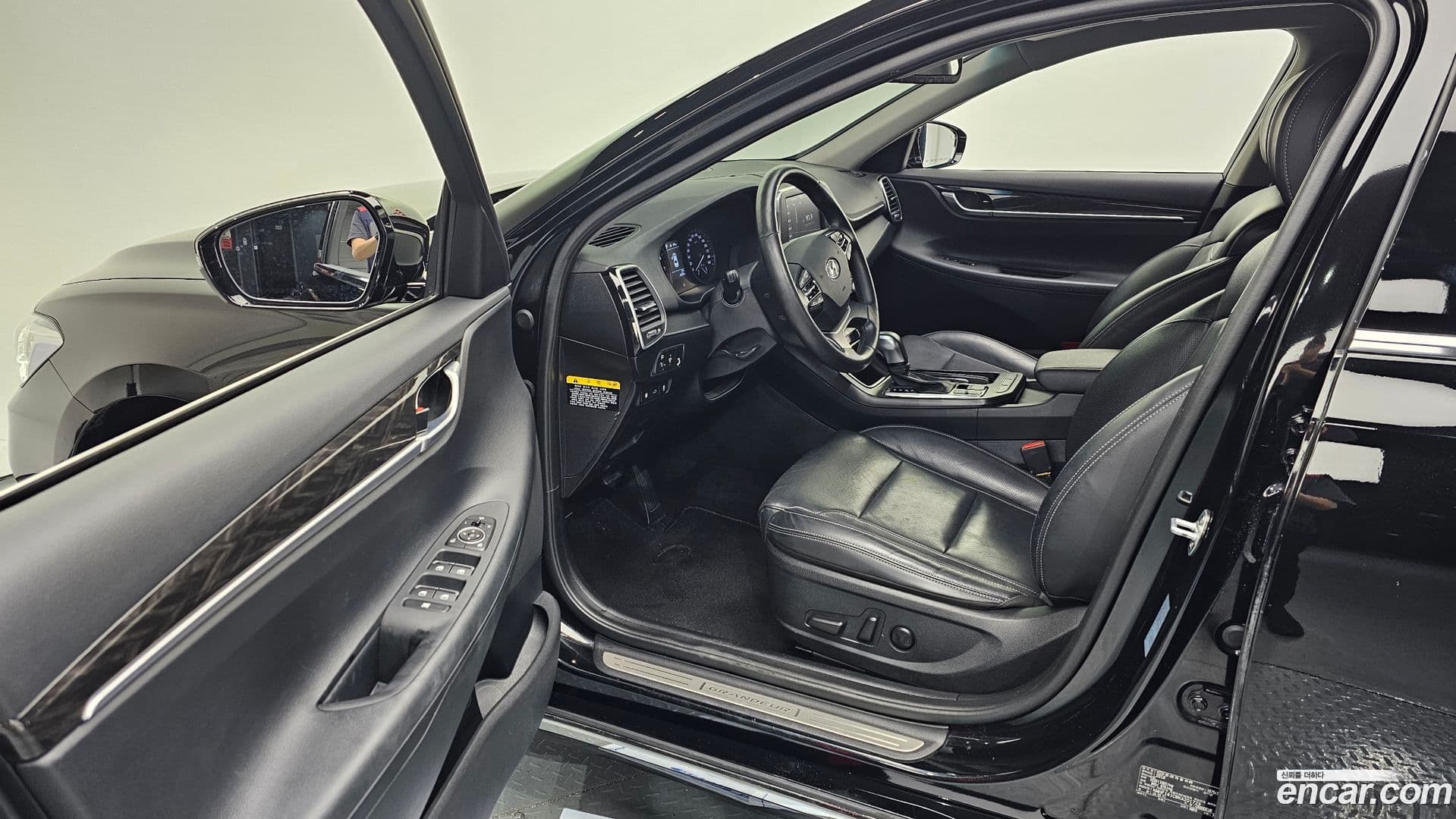 Main__Slider__Photo:Grandeur Hyundai 2018.9-9