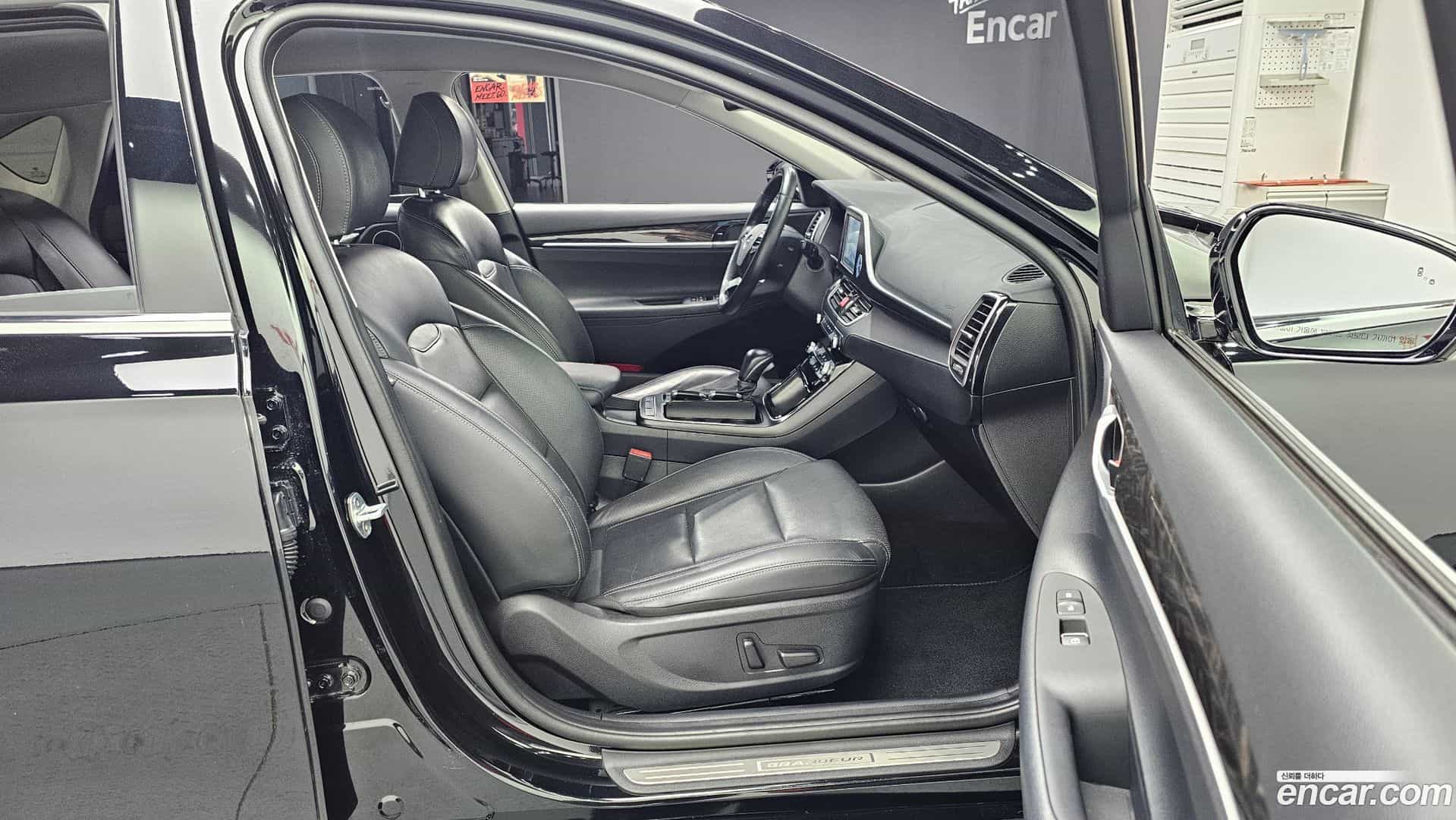 Grandeur Hyundai 2018.9-OPTION-15