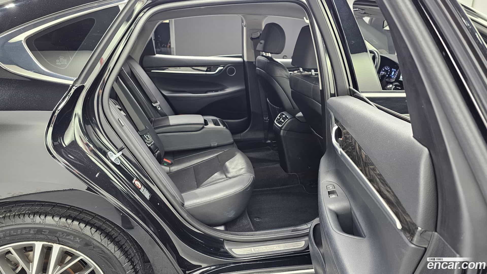 Grandeur Hyundai 2018.9-OPTION-16