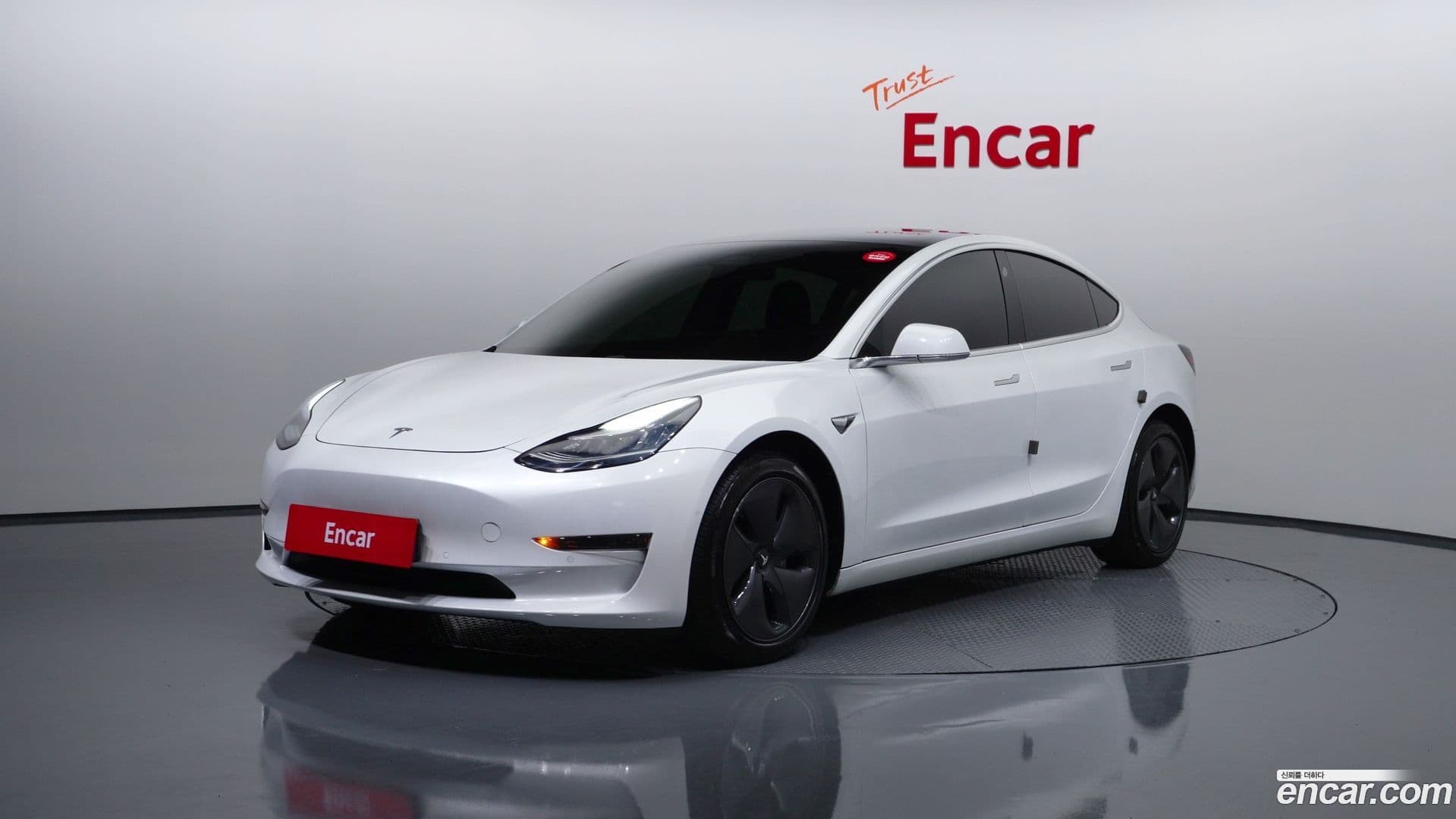 Main__Slider__Photo:Model 3 Tesla 2020.8-0
