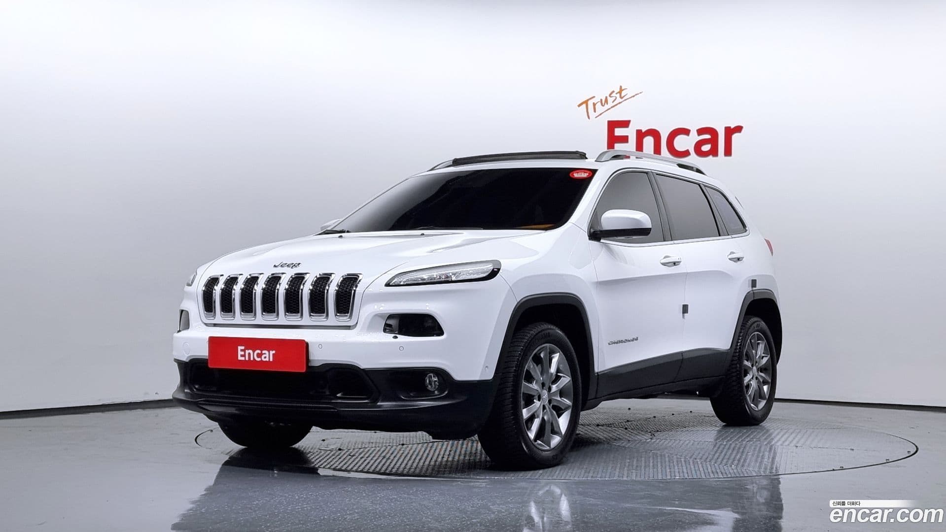 Main__Slider__Photo:Cherokee Jeep 2018.3-0