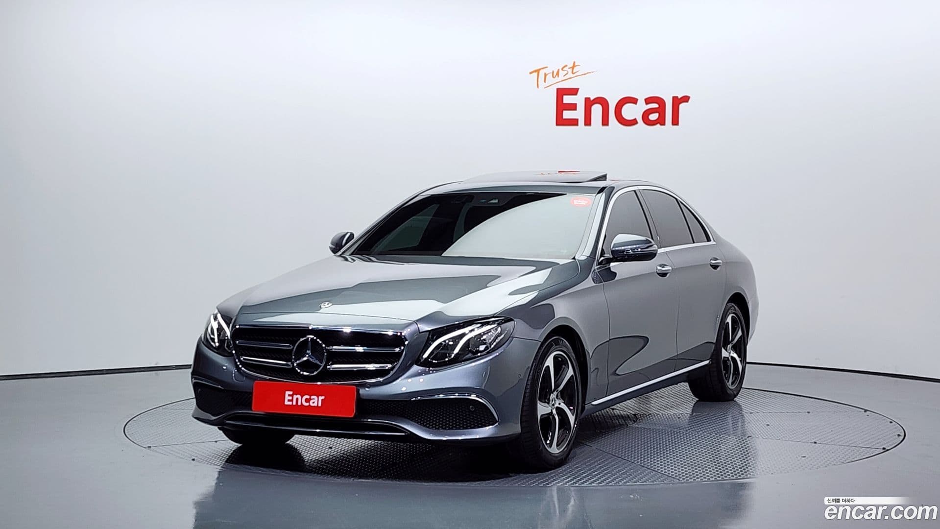Main__Slider__Photo:E-Class Mercedes-Benz 2020.0-0