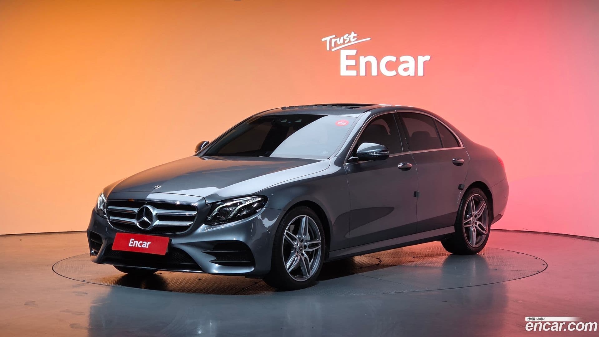 Main__Slider__Photo:E-Class Mercedes-Benz 2019.0-0