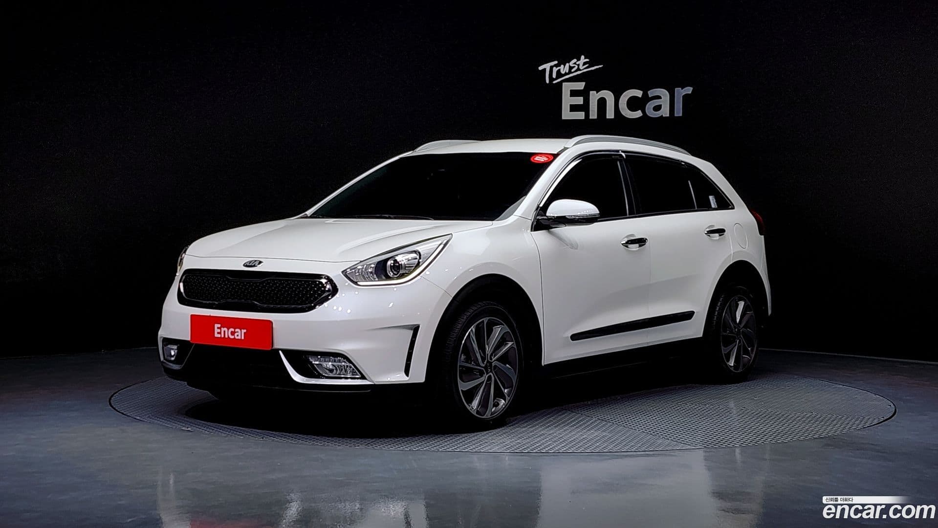 Main__Slider__Photo:Niro Kia 2018.8-0