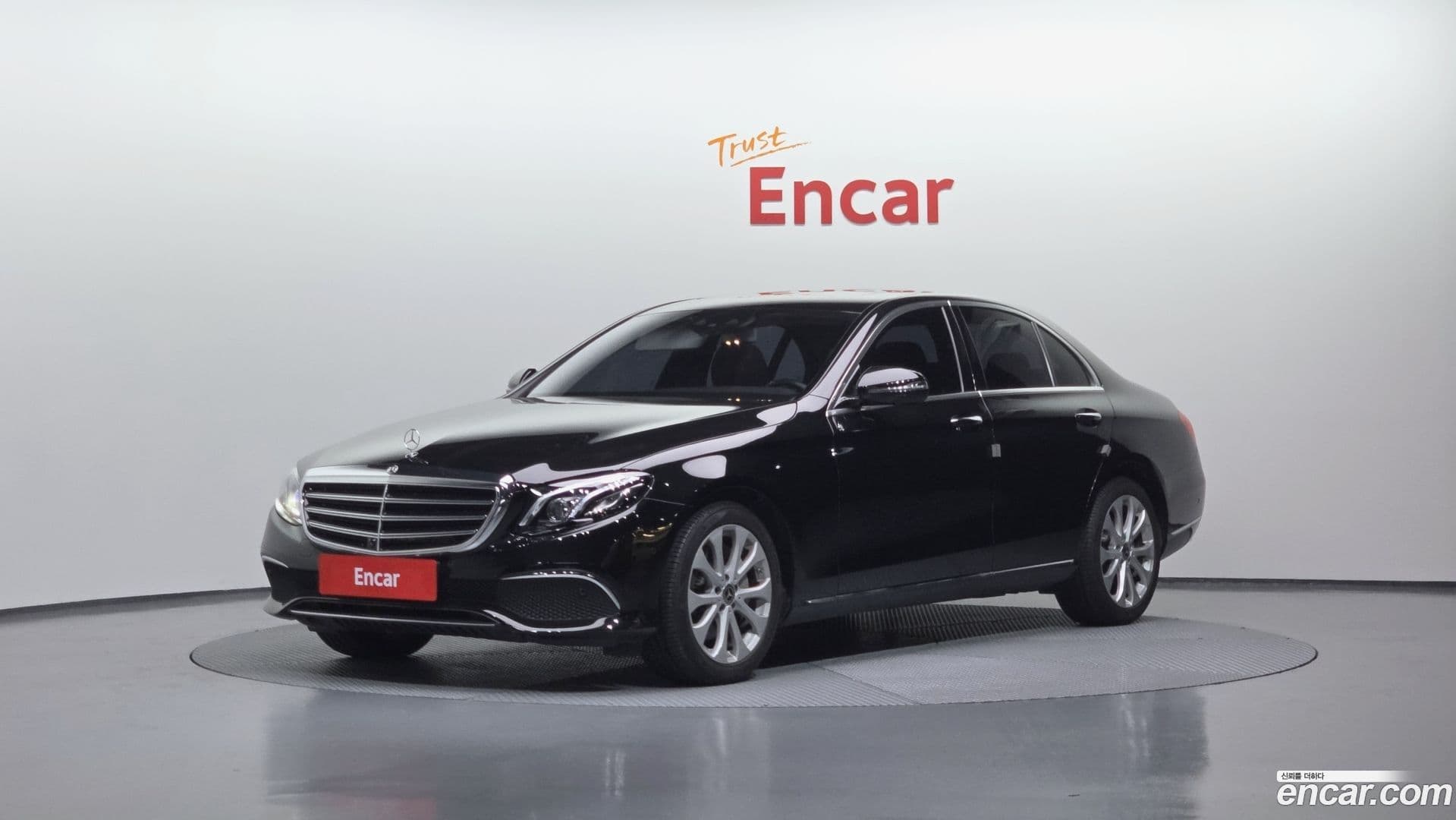 Main__Slider__Photo:E-Class Mercedes-Benz 2017.7-0