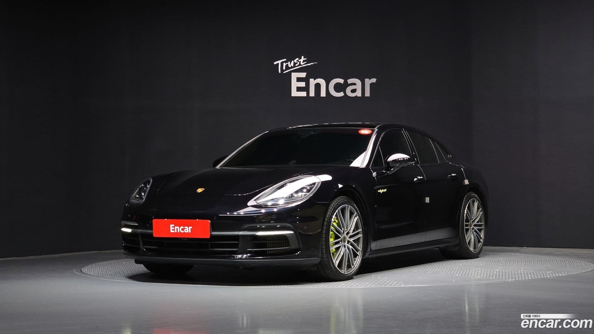 Main__Slider__Photo:Panamera Porsche 2018.11-0