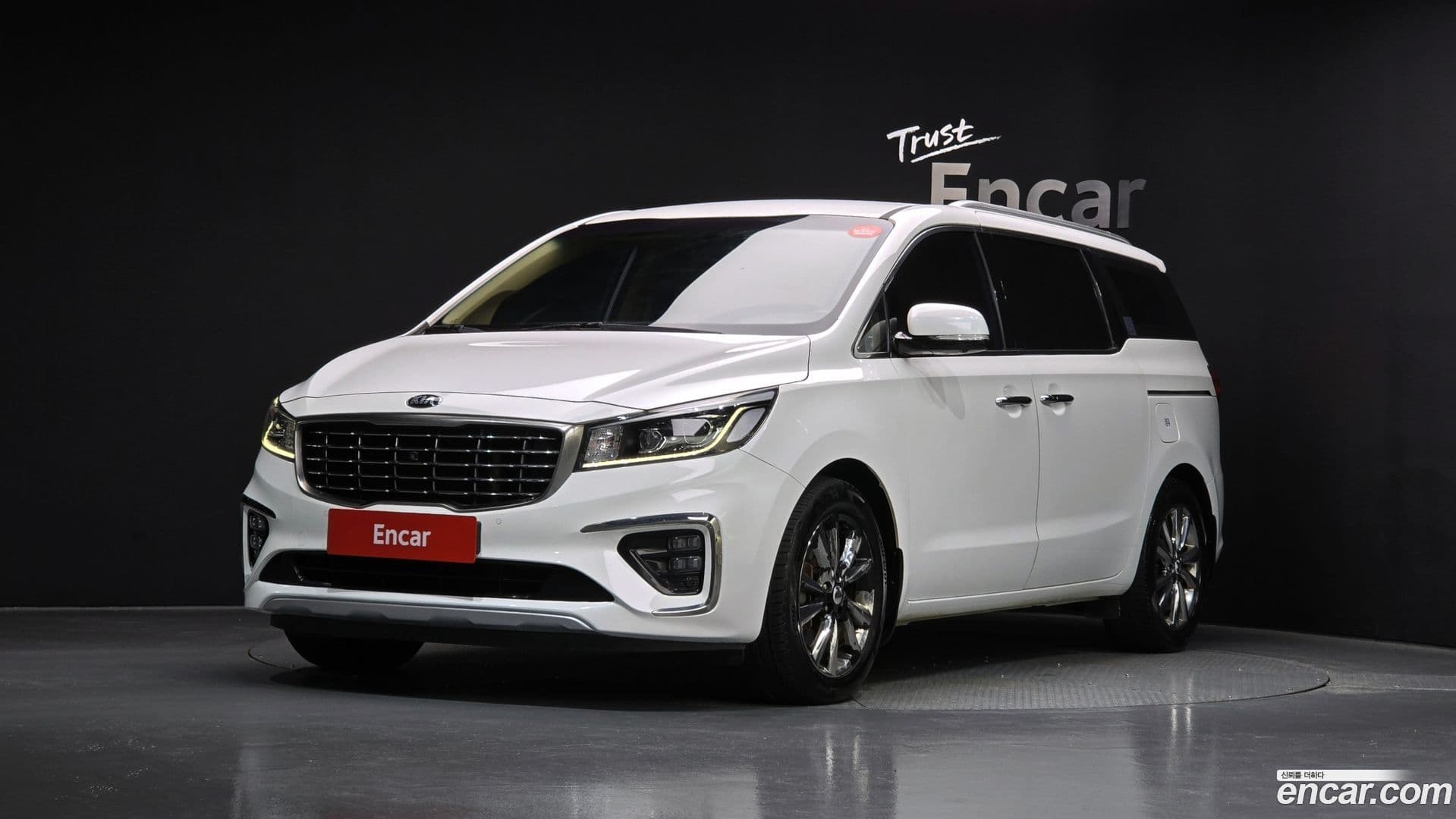 Main__Slider__Photo:Canival Kia 2019.9-0