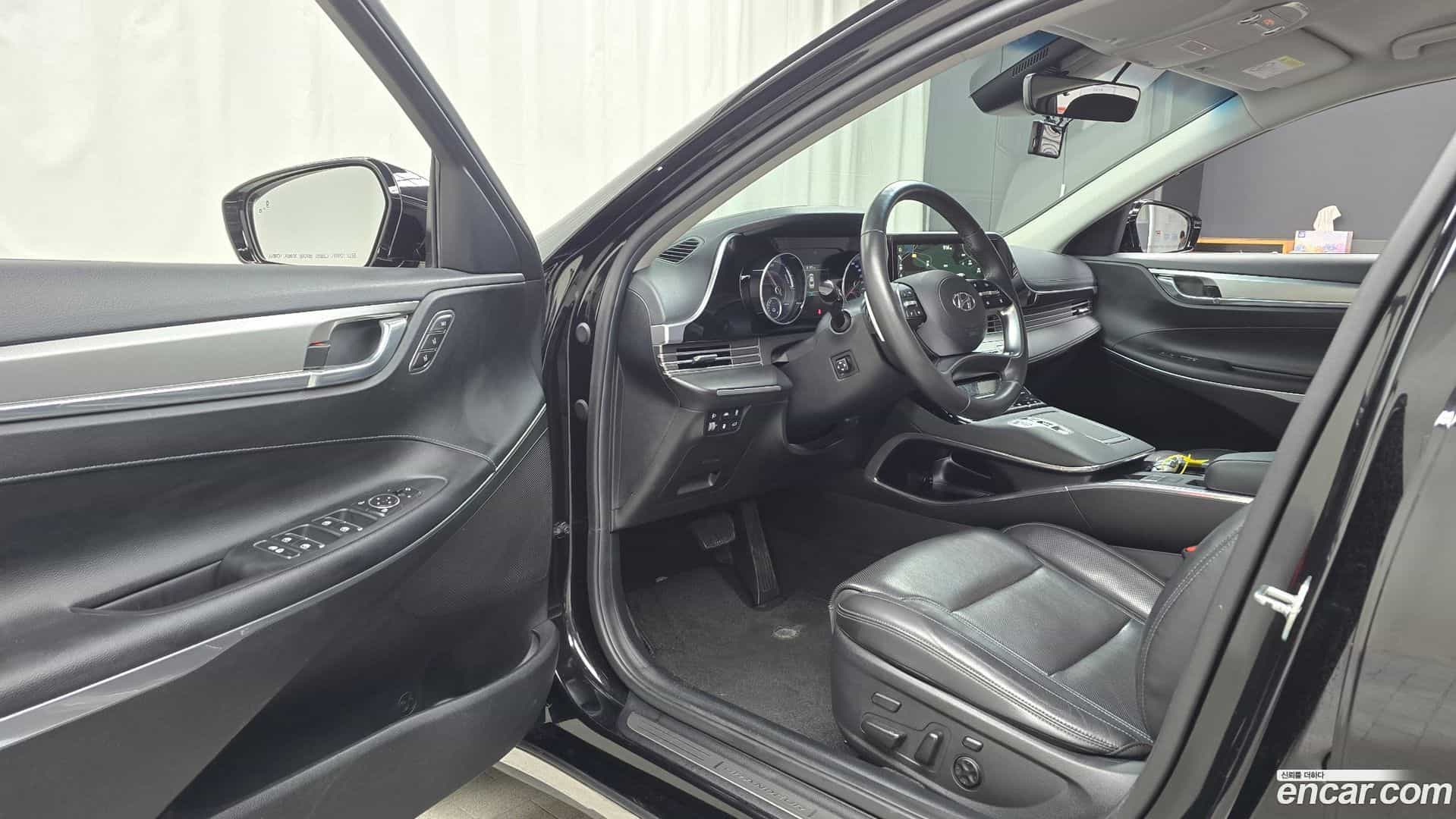 Grandeur Hyundai 2021.8-OPTION-015
