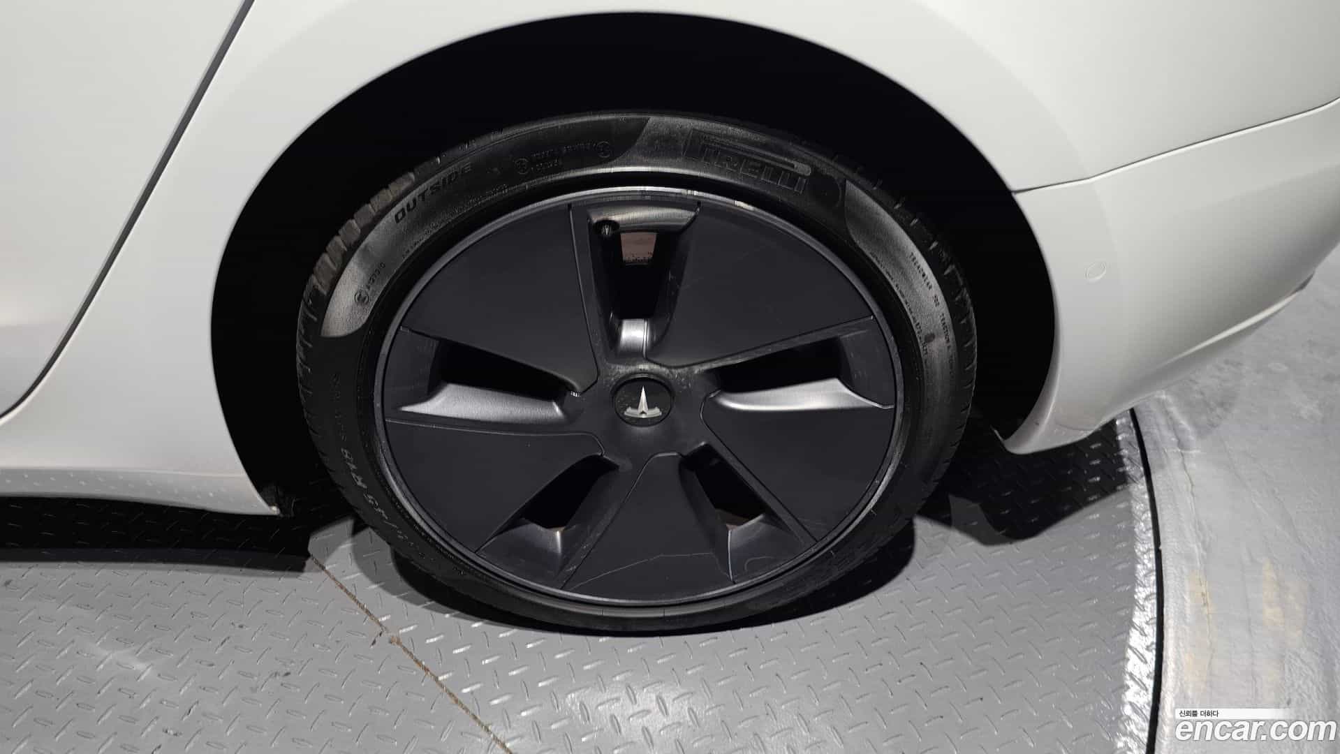 Model 3 Tesla 2021.2-OUTER-005