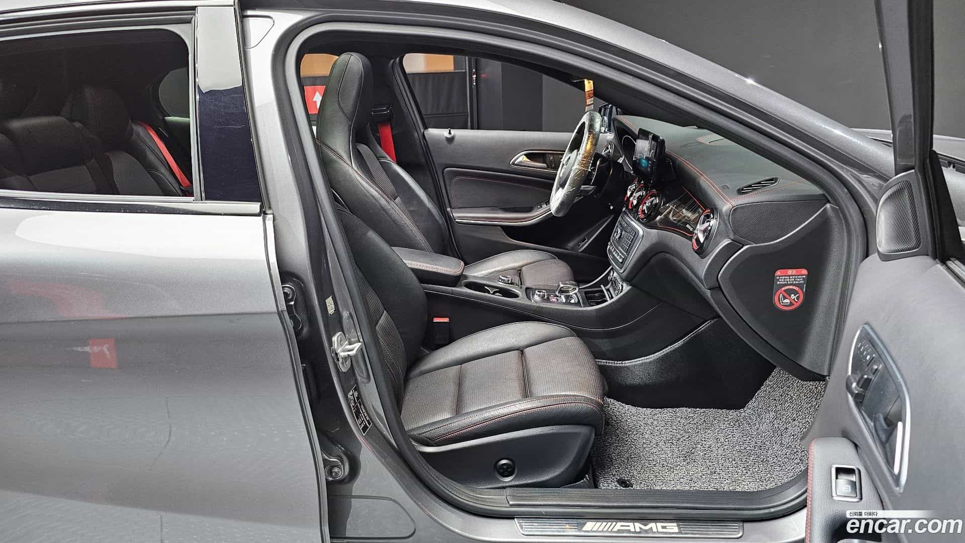 GLA-Class Mercedes-Benz 2016.6-INNER-010
