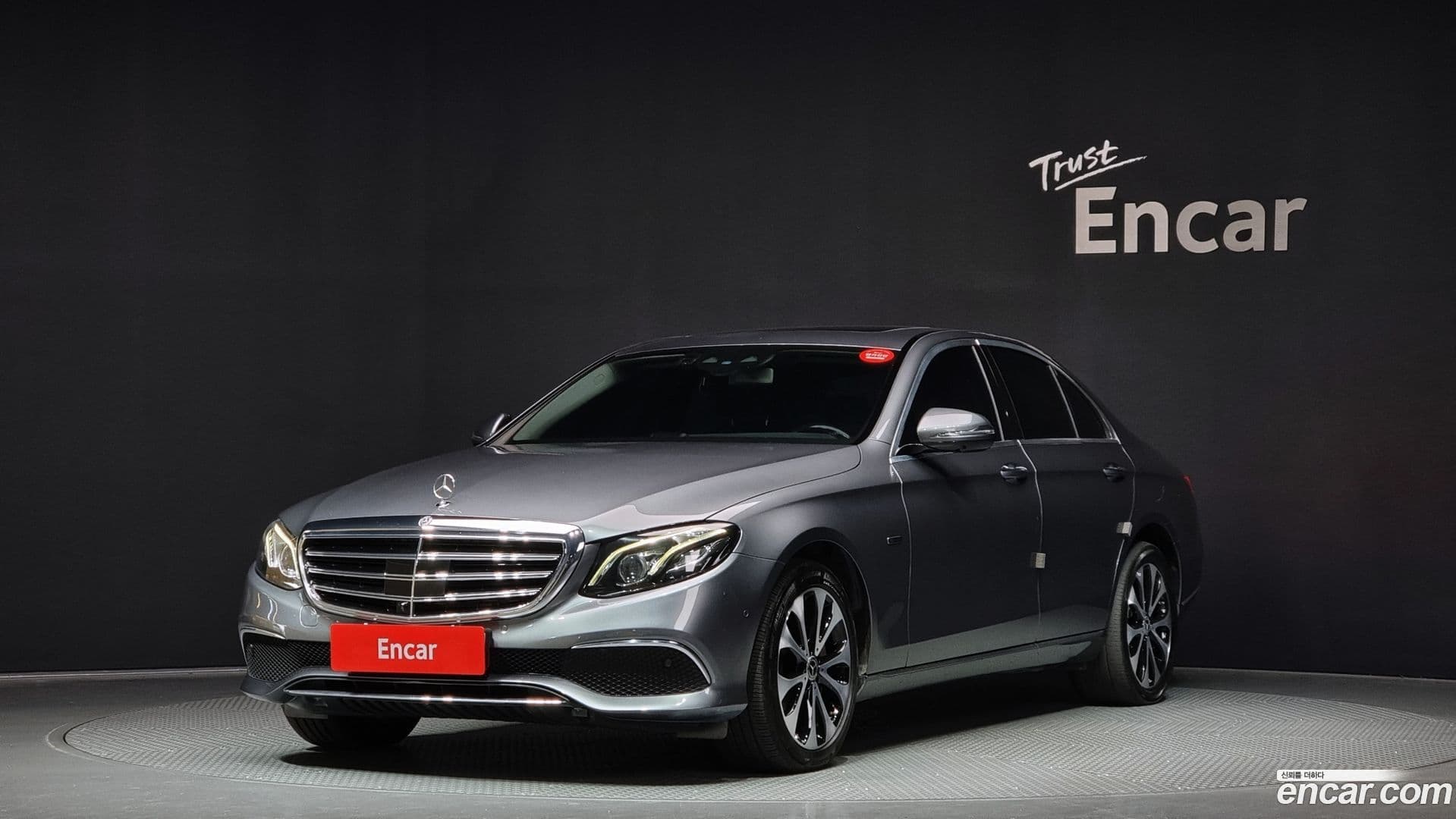 Main__Slider__Photo:E-Class Mercedes-Benz 2020.7-0