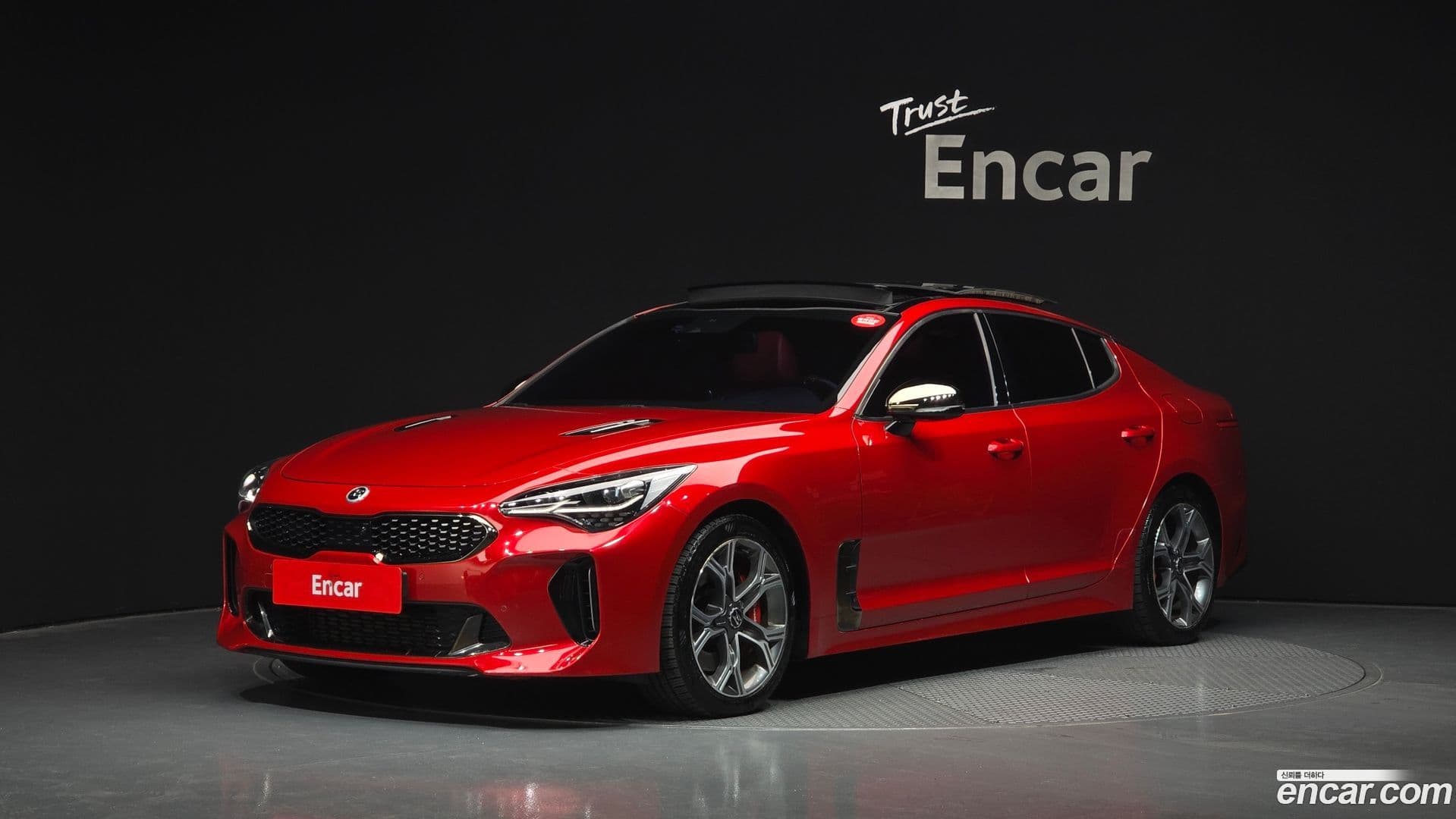 Main__Slider__Photo:Stinger Kia 2019.8-0