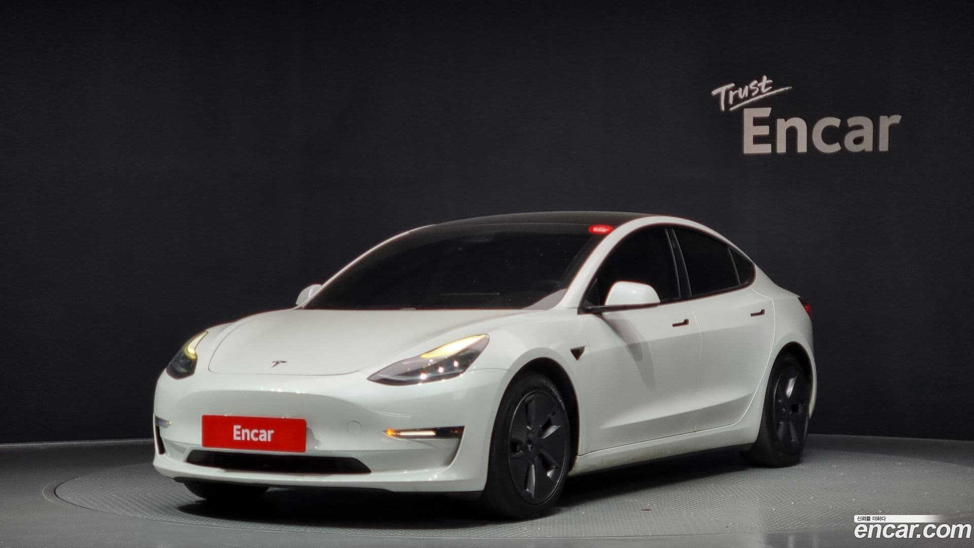 Main__Slider__Photo:Model 3 Tesla 2021.10-0