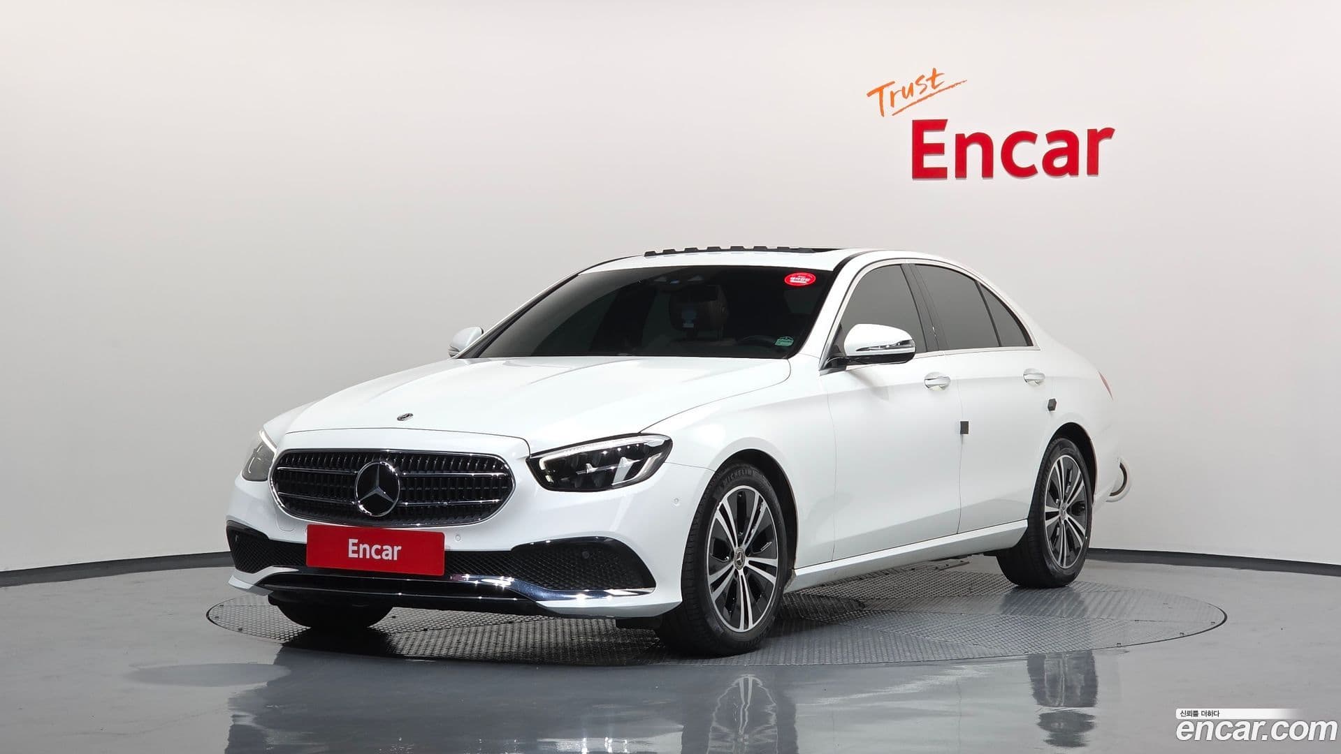 Main__Slider__Photo:E-Class Mercedes-Benz 2020.10-0