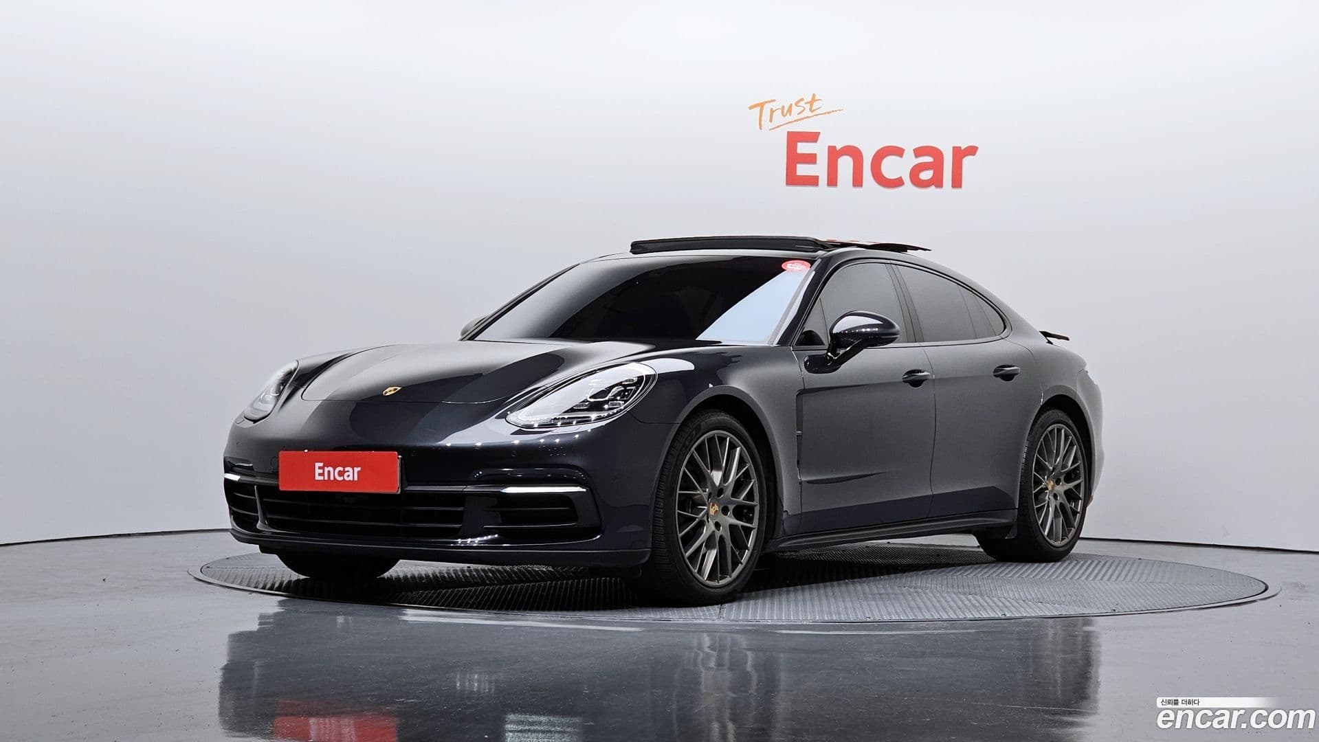 Main__Slider__Photo:Panamera Porsche 2018.9-0