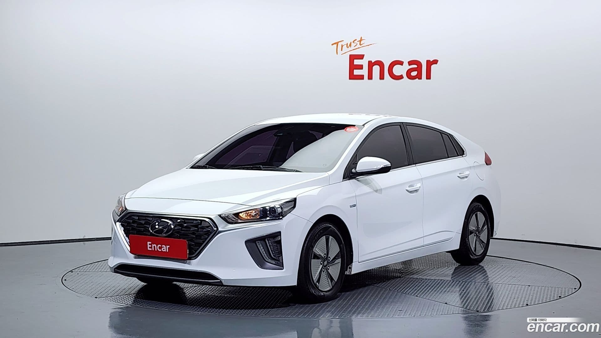 Main__Slider__Photo:Ioniq Hyundai 2019.9-0