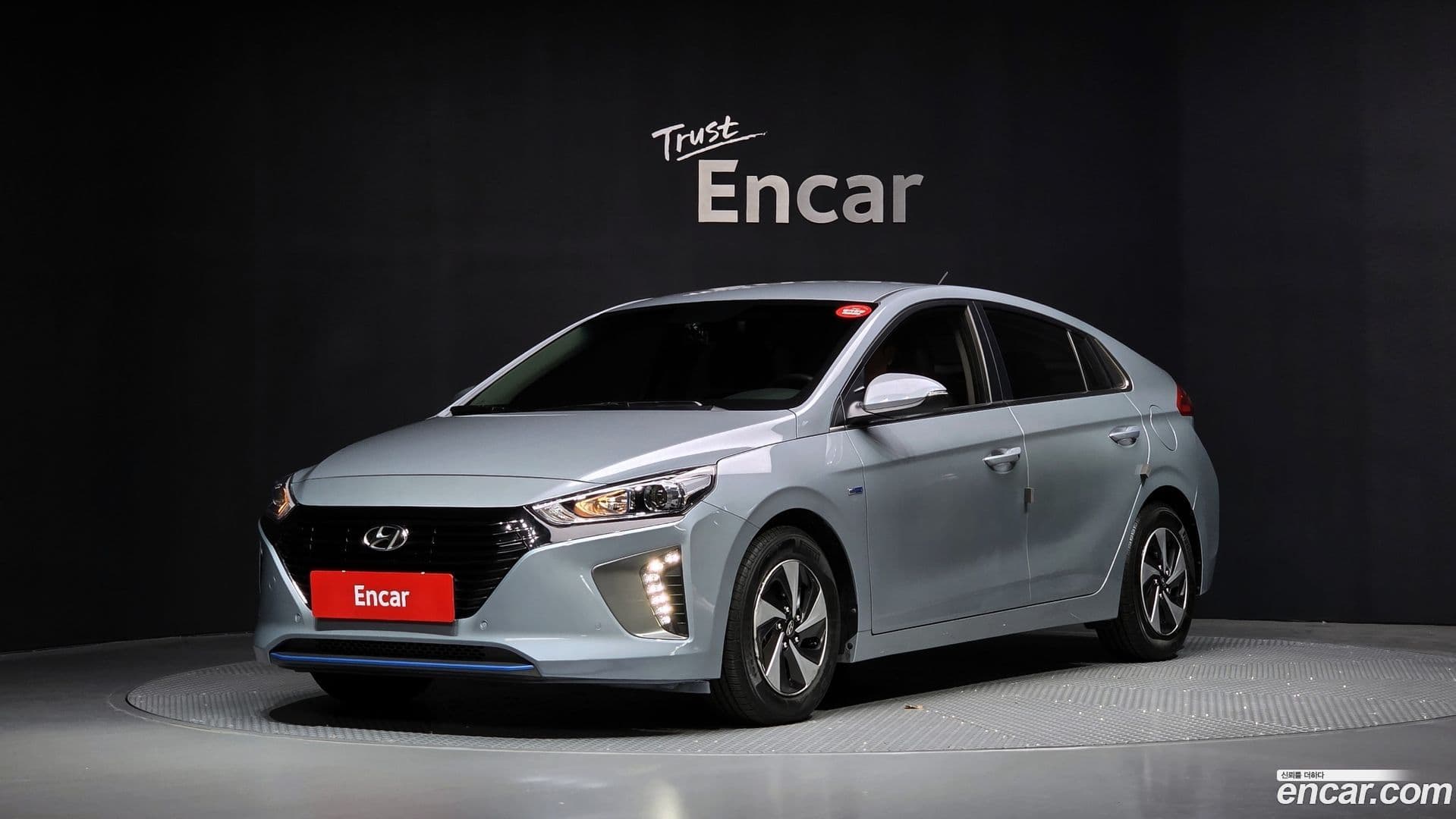 Main__Slider__Photo:Ioniq Hyundai 2017.10-0