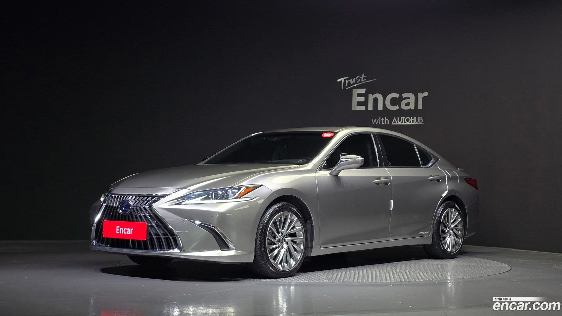 Main__Slider__Photo:ES Lexus 2022.3-0