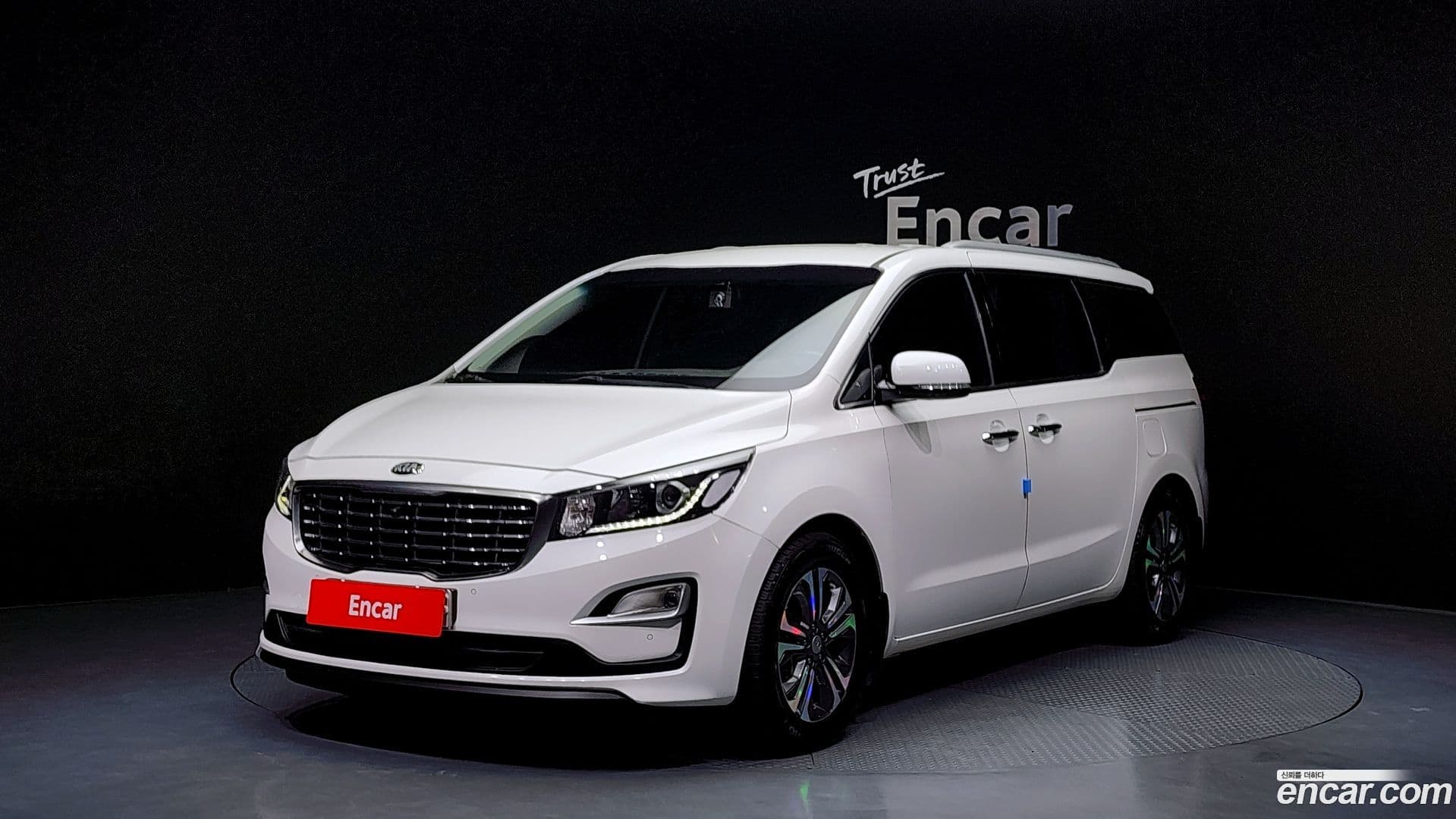Main__Slider__Photo:Canival Kia 2019.4-0