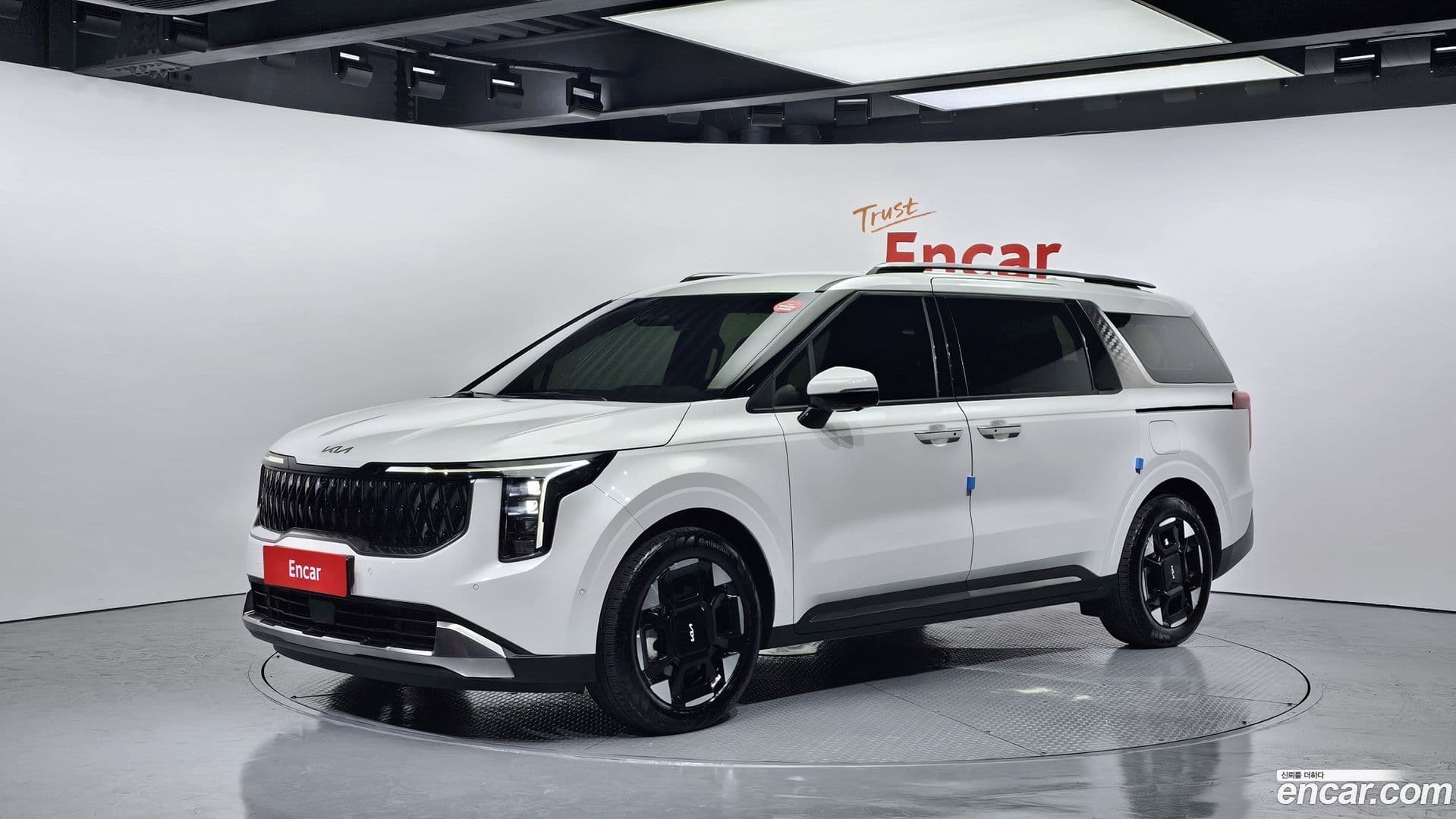 Main__Slider__Photo:Canival Kia 2024.9-0