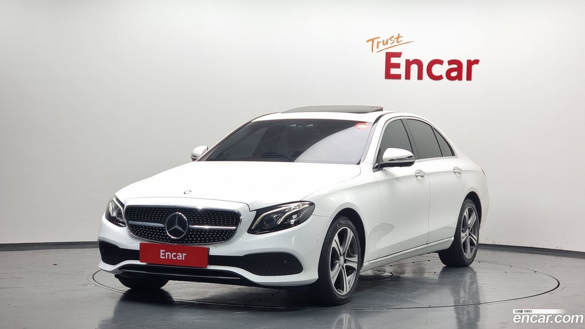 Main__Slider__Photo:E-Class Mercedes-Benz 2017.1-0