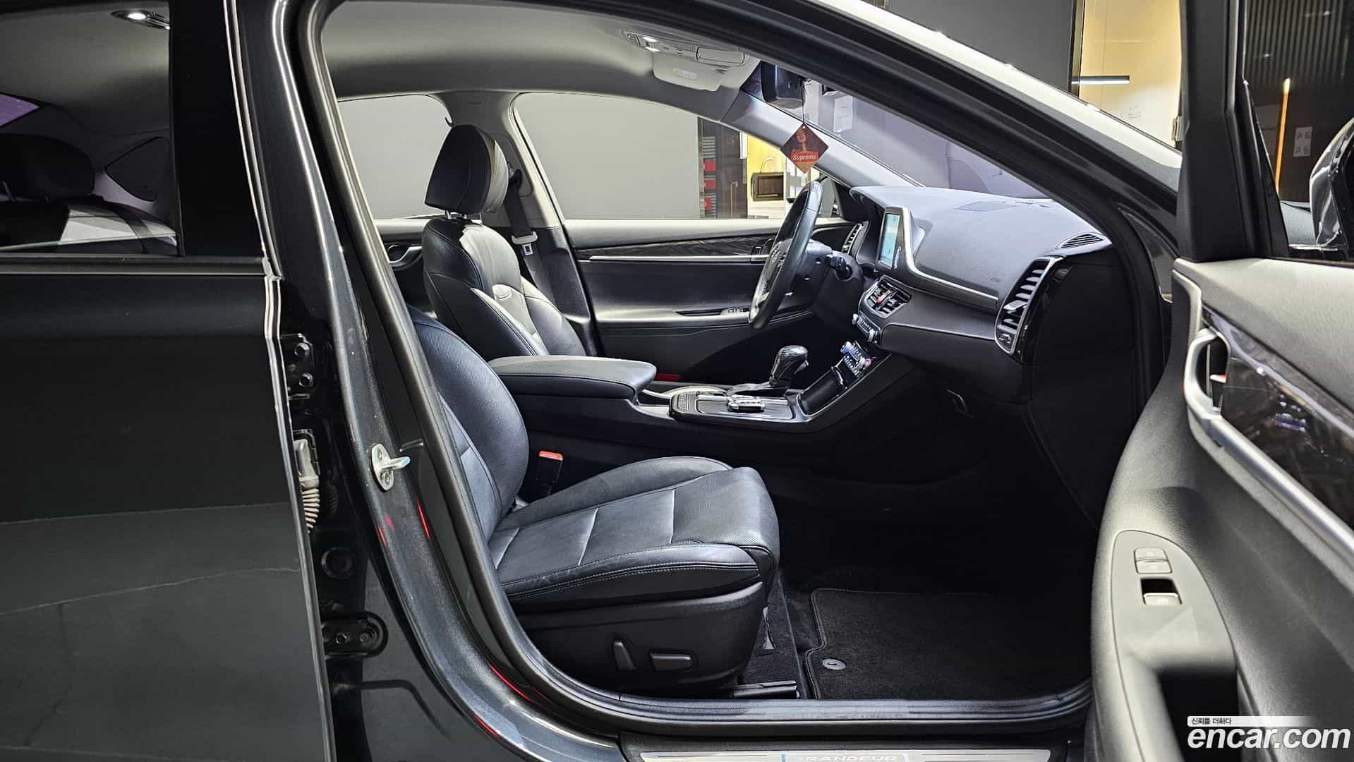 Grandeur Hyundai 2018.0-INNER-010