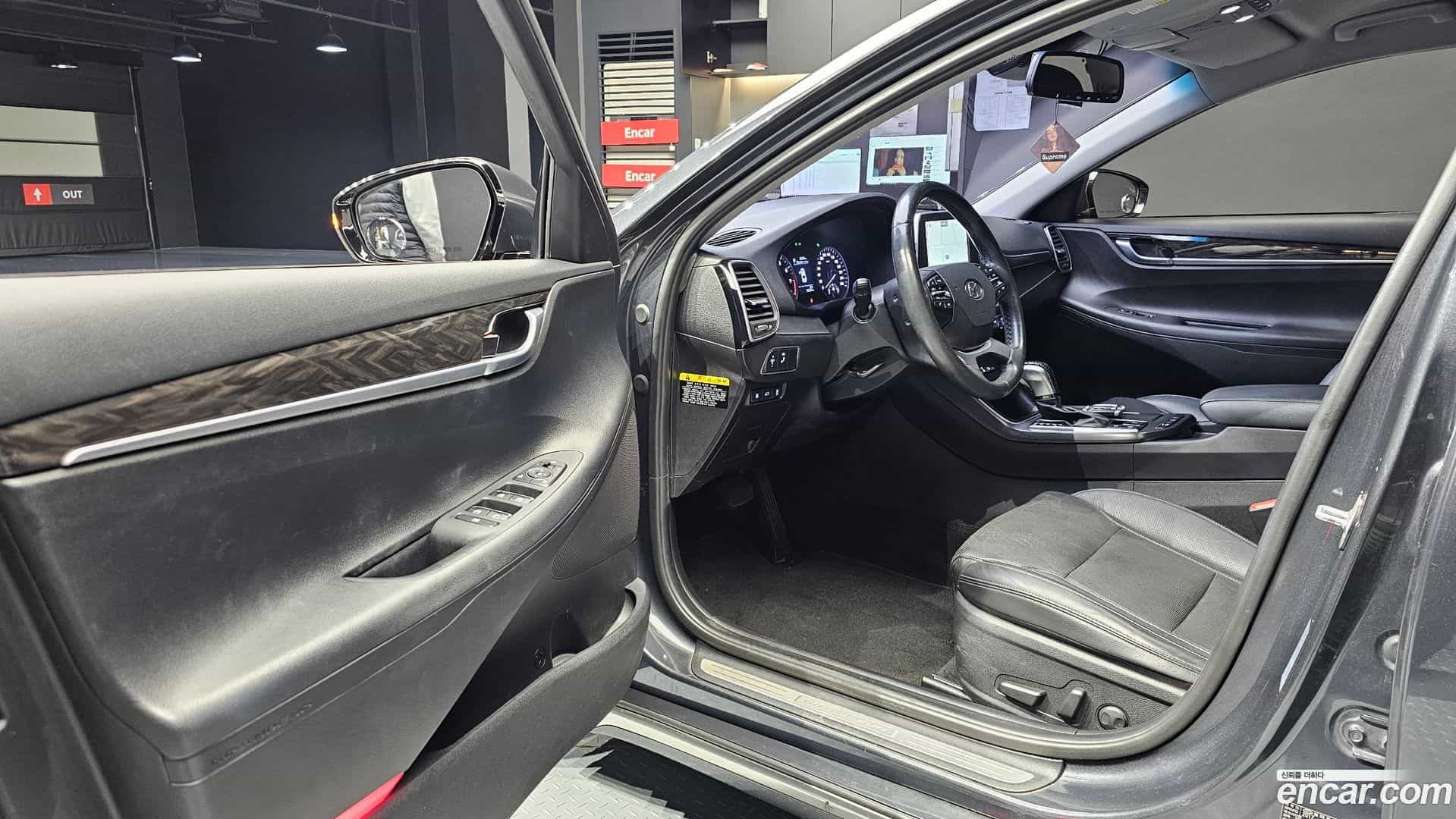 Grandeur Hyundai 2018.0-OPTION-015