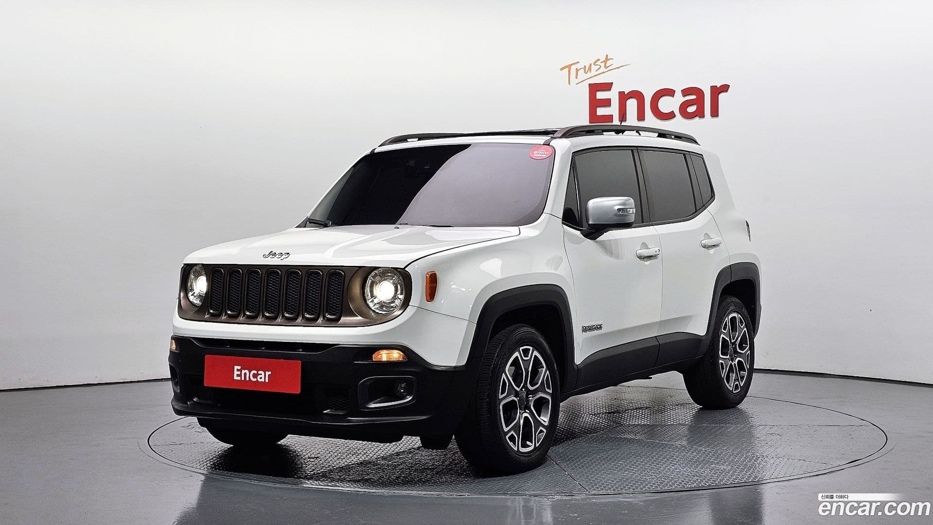 Main__Slider__Photo:Renegade Jeep 2015.10-0