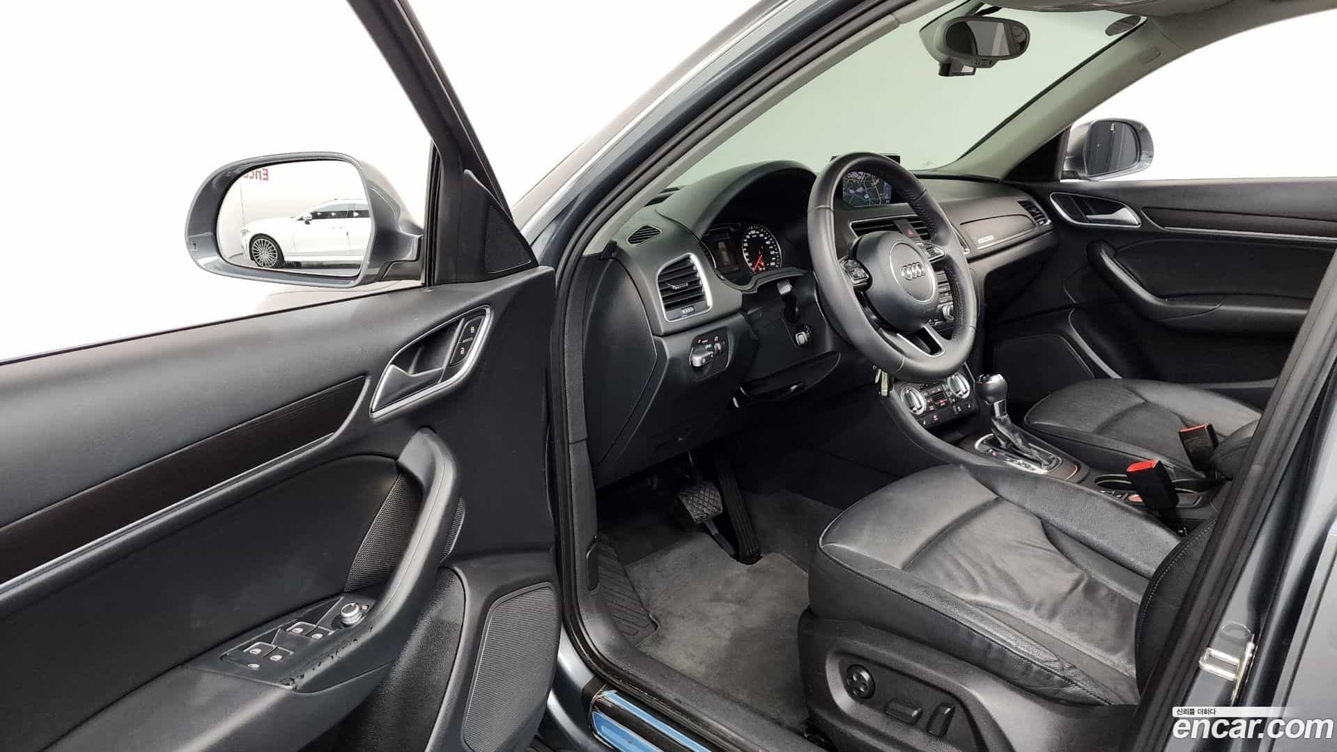 Q3 Audi 2013.0-INNER-010