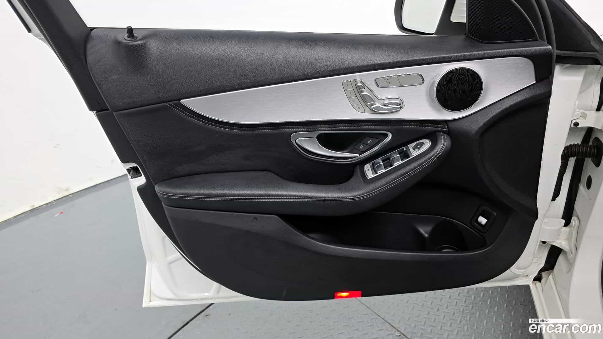 C-Class Mercedes-Benz 2015.1-OPTION-020