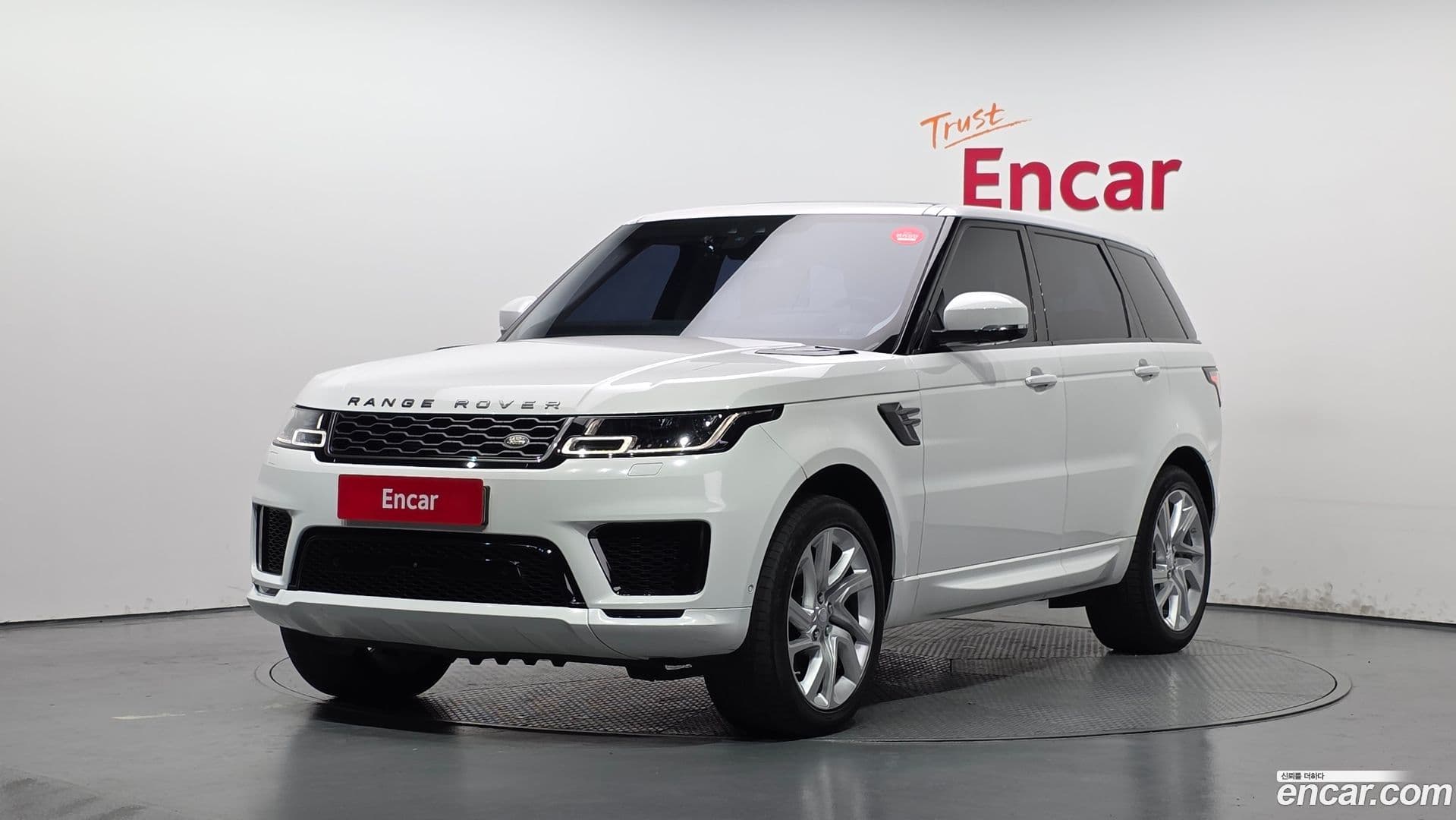 Main__Slider__Photo:Range Rover Sport Land Rover 2019.7-0