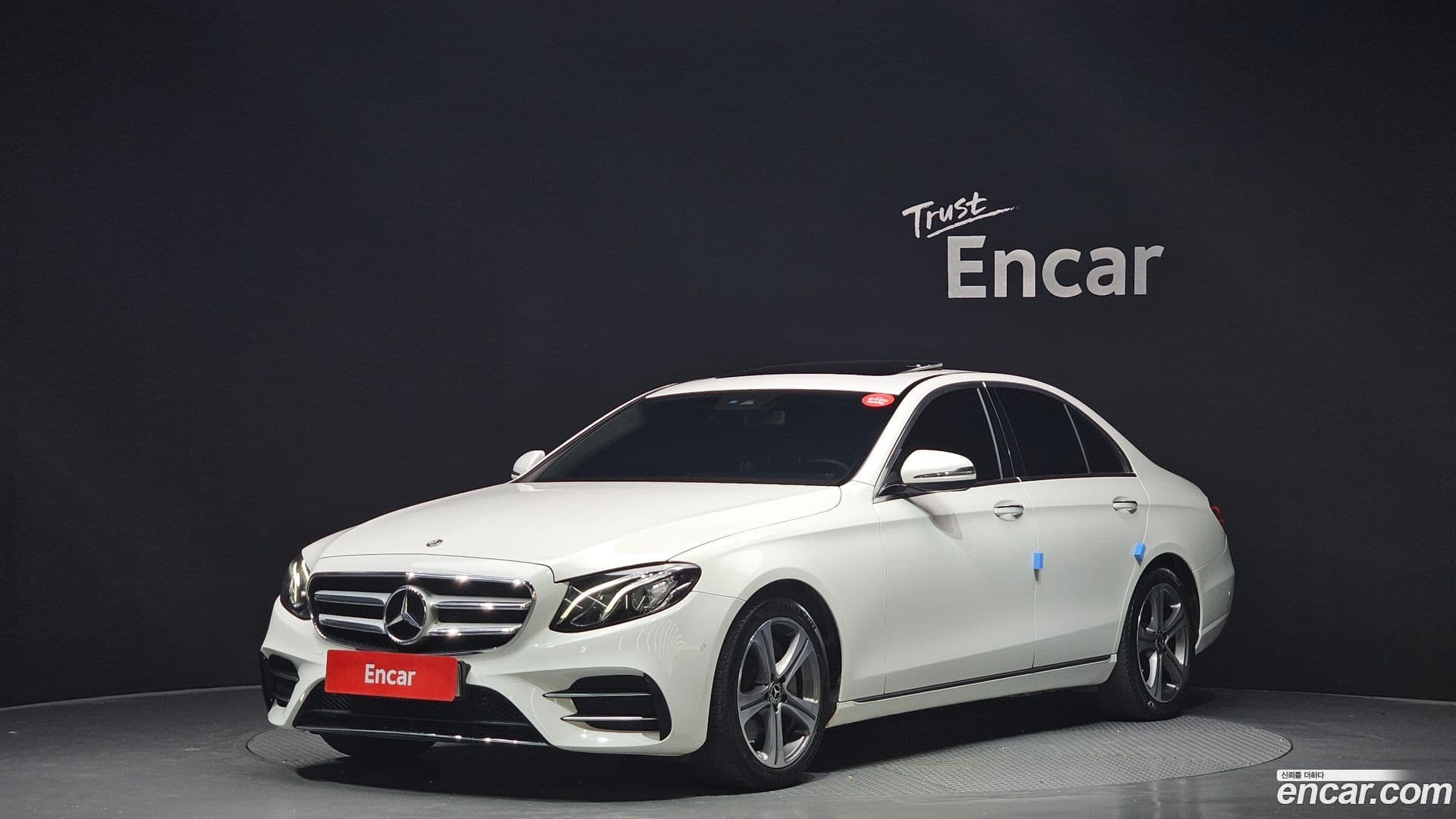 Main__Slider__Photo:E-Class Mercedes-Benz 2019.2-0