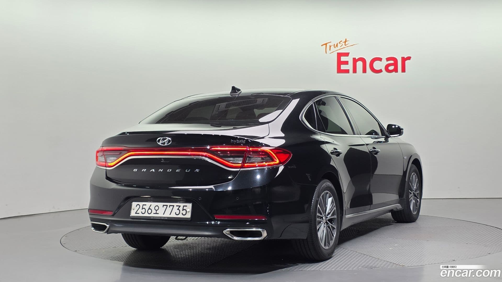 Main__Slider__Photo:Grandeur Hyundai 2018.8-0