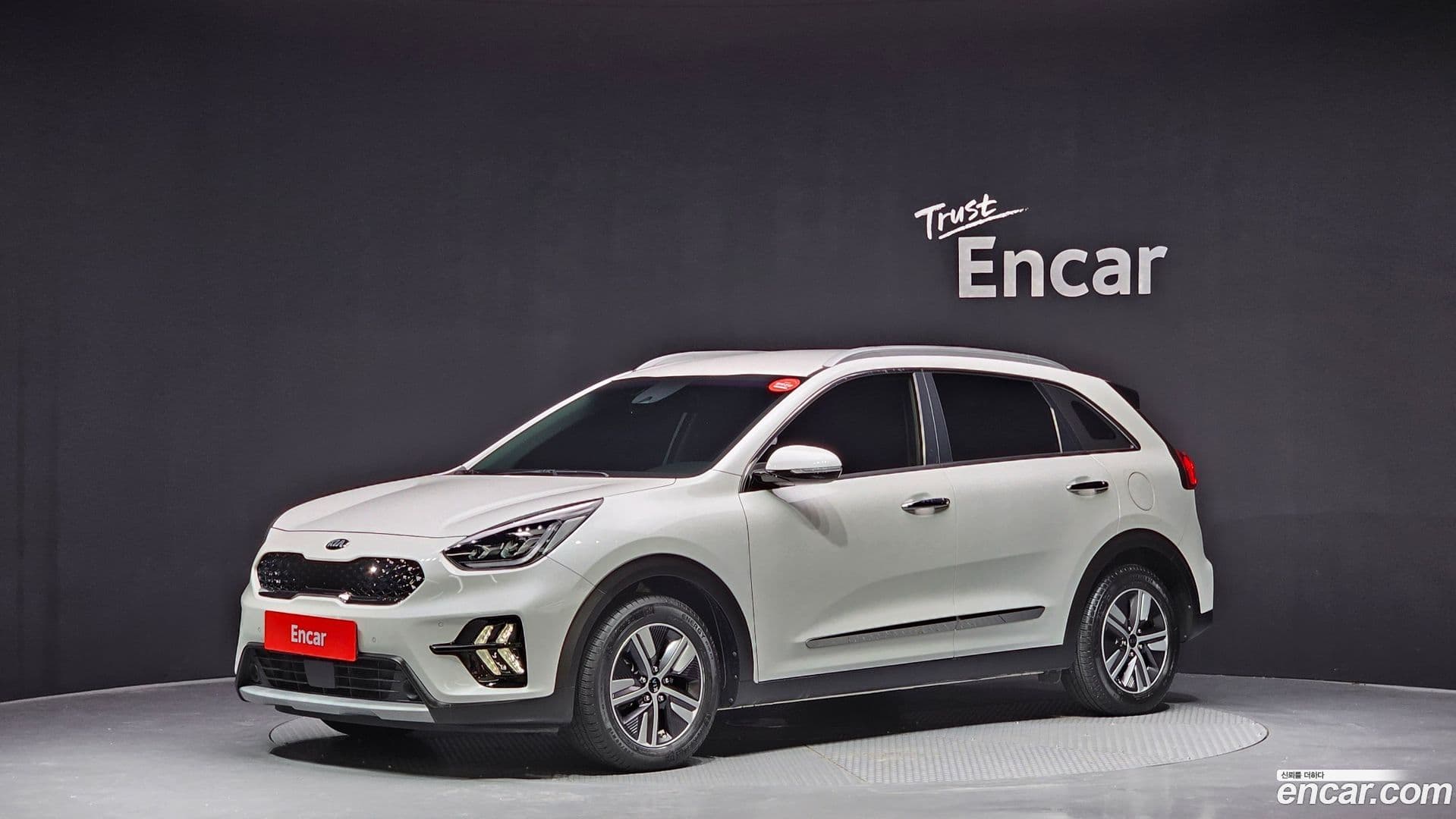 Main__Slider__Photo:Niro Kia 2020.6-0