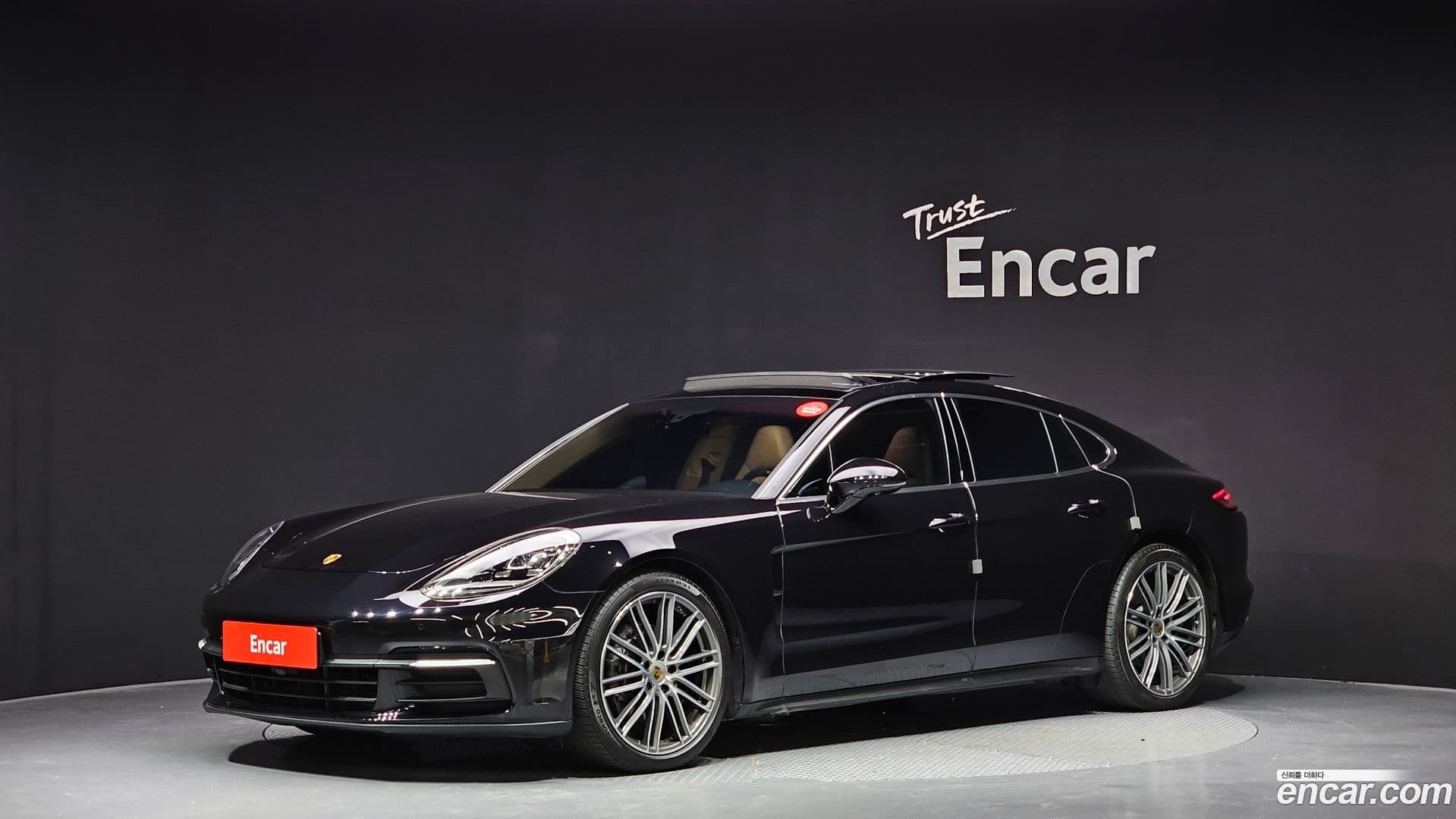 Main__Slider__Photo:Panamera Porsche 2020.4-0