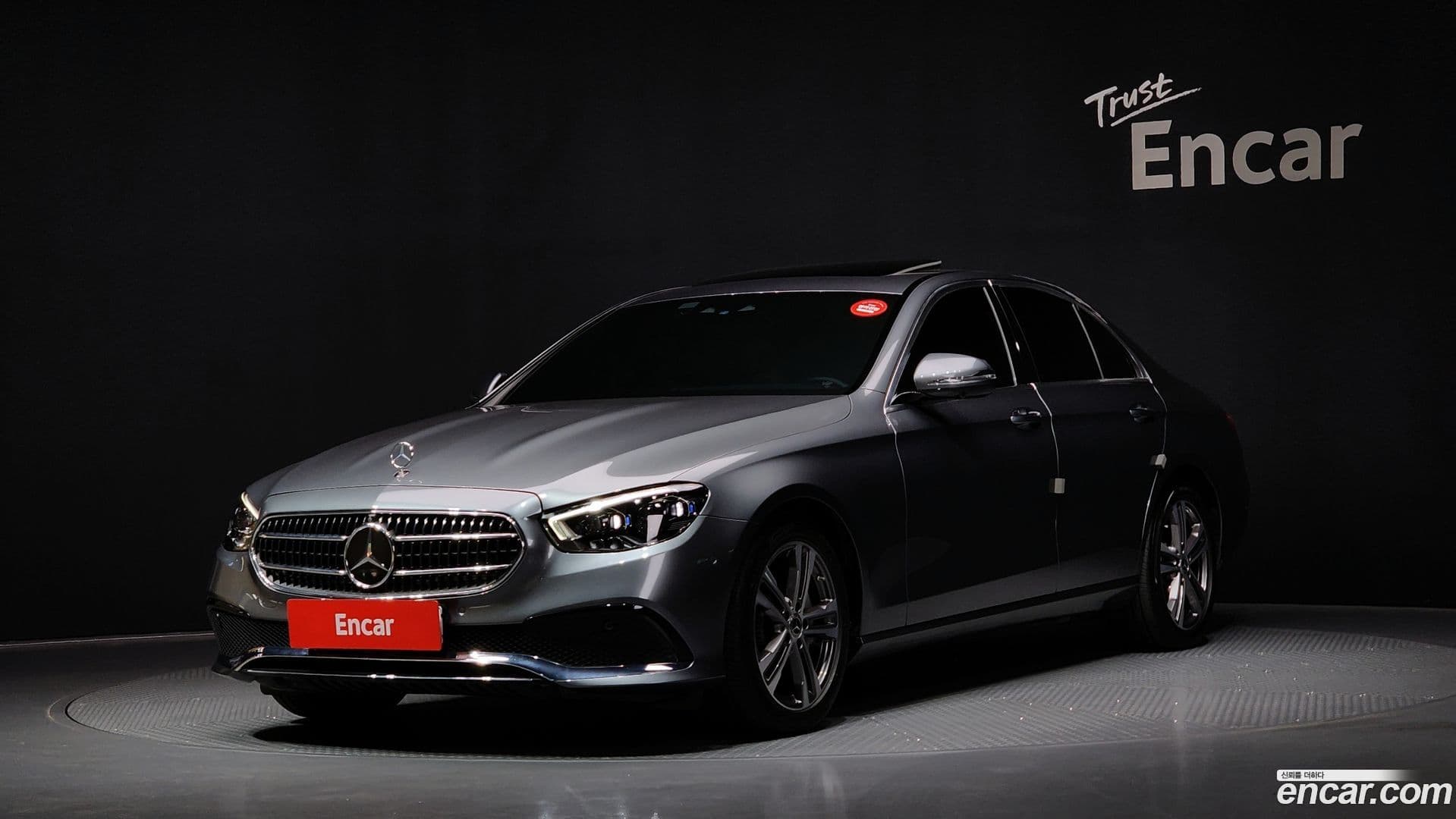 Main__Slider__Photo:E-Class Mercedes-Benz 2022.5-0