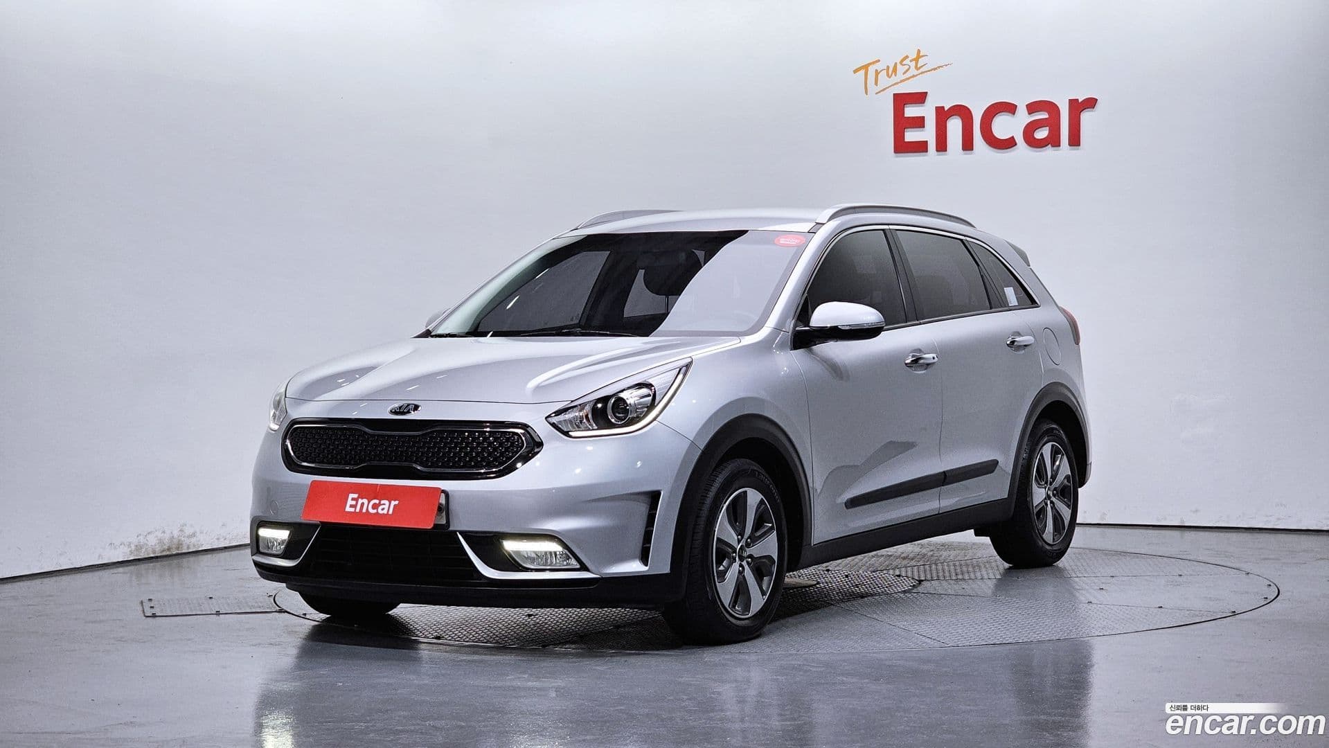 Main__Slider__Photo:Niro Kia 2016.4-0
