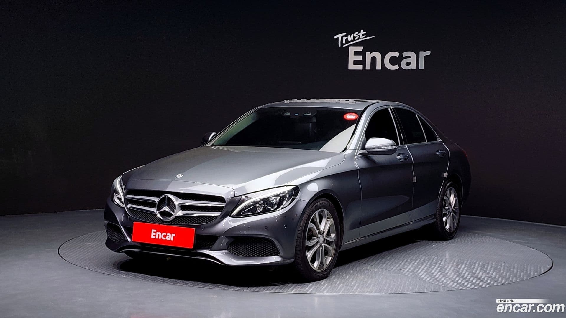 Main__Slider__Photo:C-Class Mercedes-Benz 2017.4-0