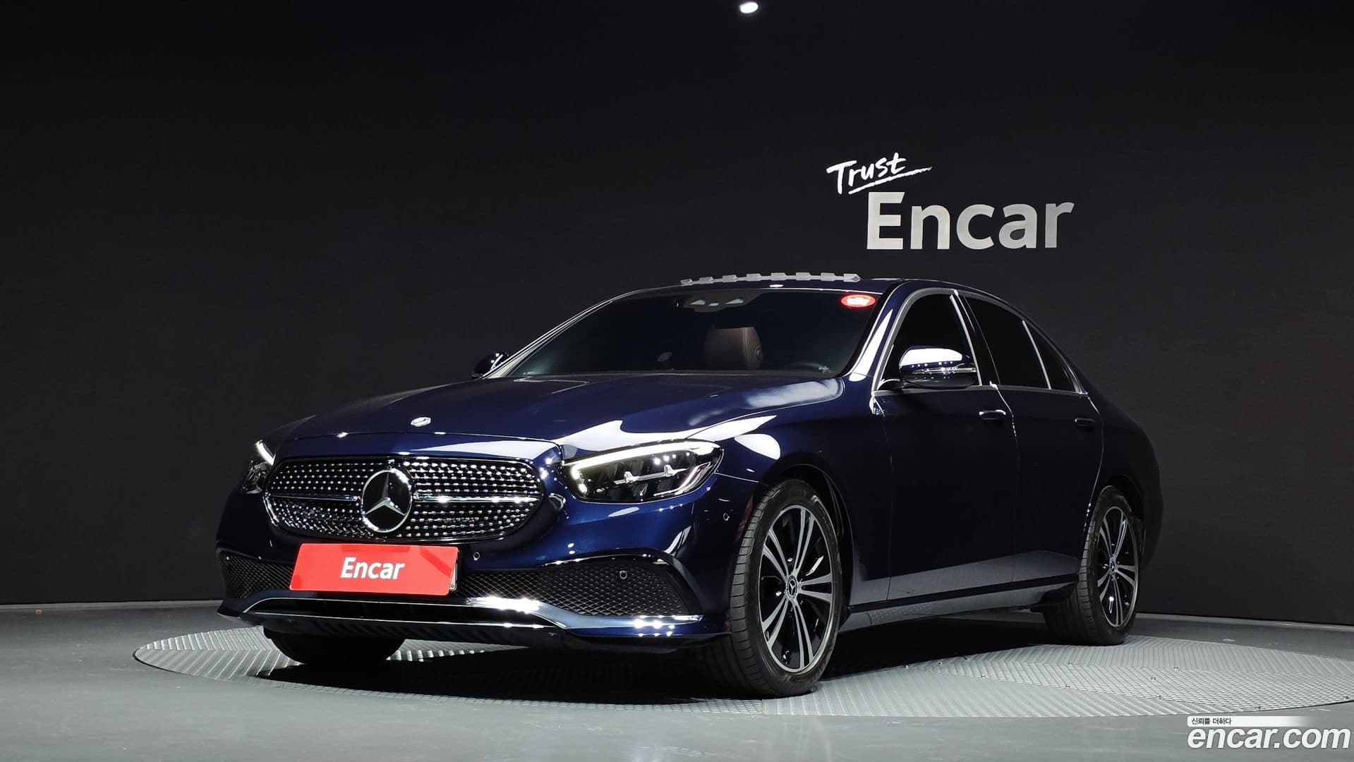 Main__Slider__Photo:E-Class Mercedes-Benz 2021.8-0