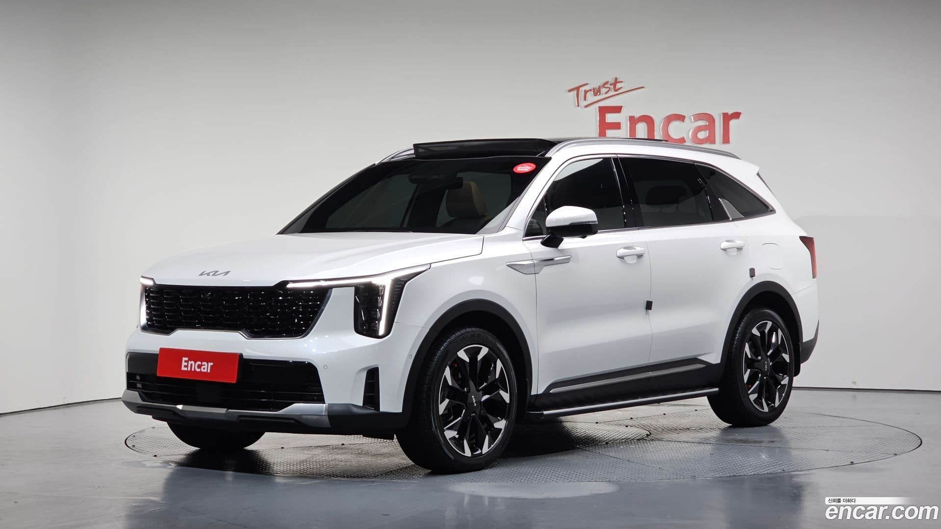 Main__Slider__Photo:Sorento Kia 2023.8-0