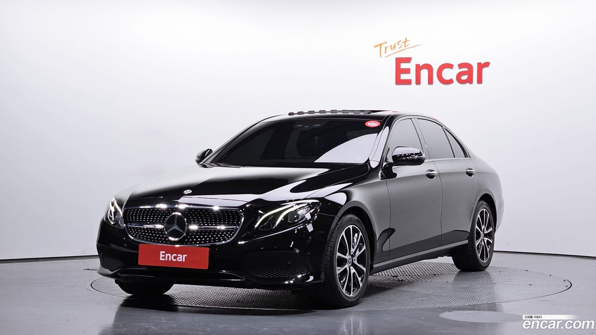 Main__Slider__Photo:E-Class Mercedes-Benz 2020.8-0