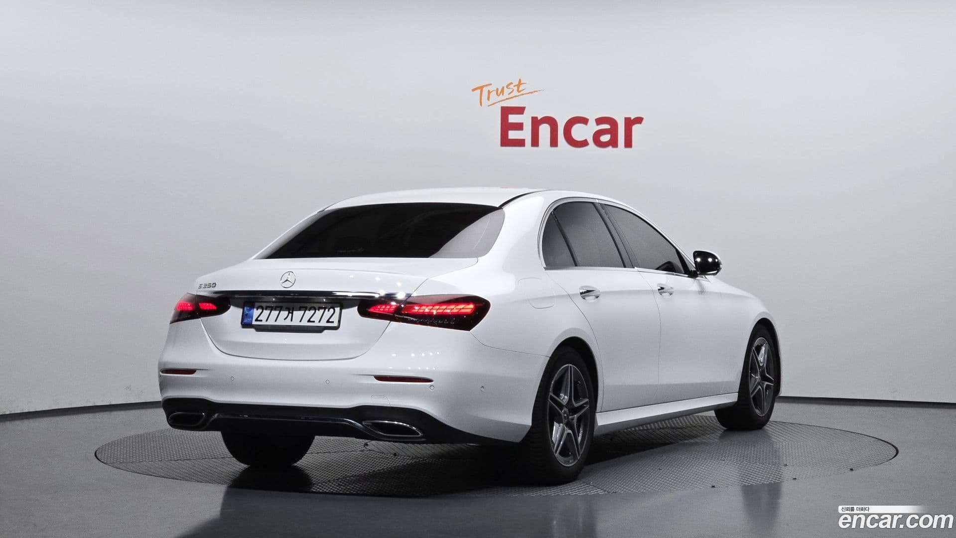 Main__Slider__Photo:E-Class Mercedes-Benz 2022.11-0