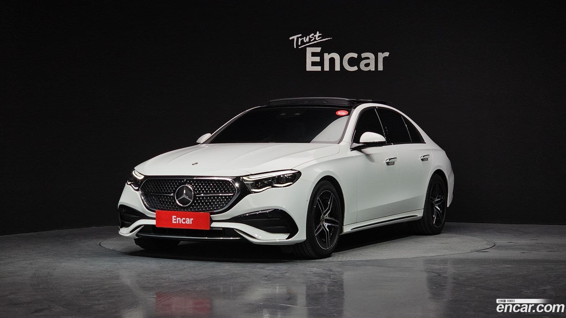 Main__Slider__Photo:E-Class Mercedes-Benz 2024.7-0