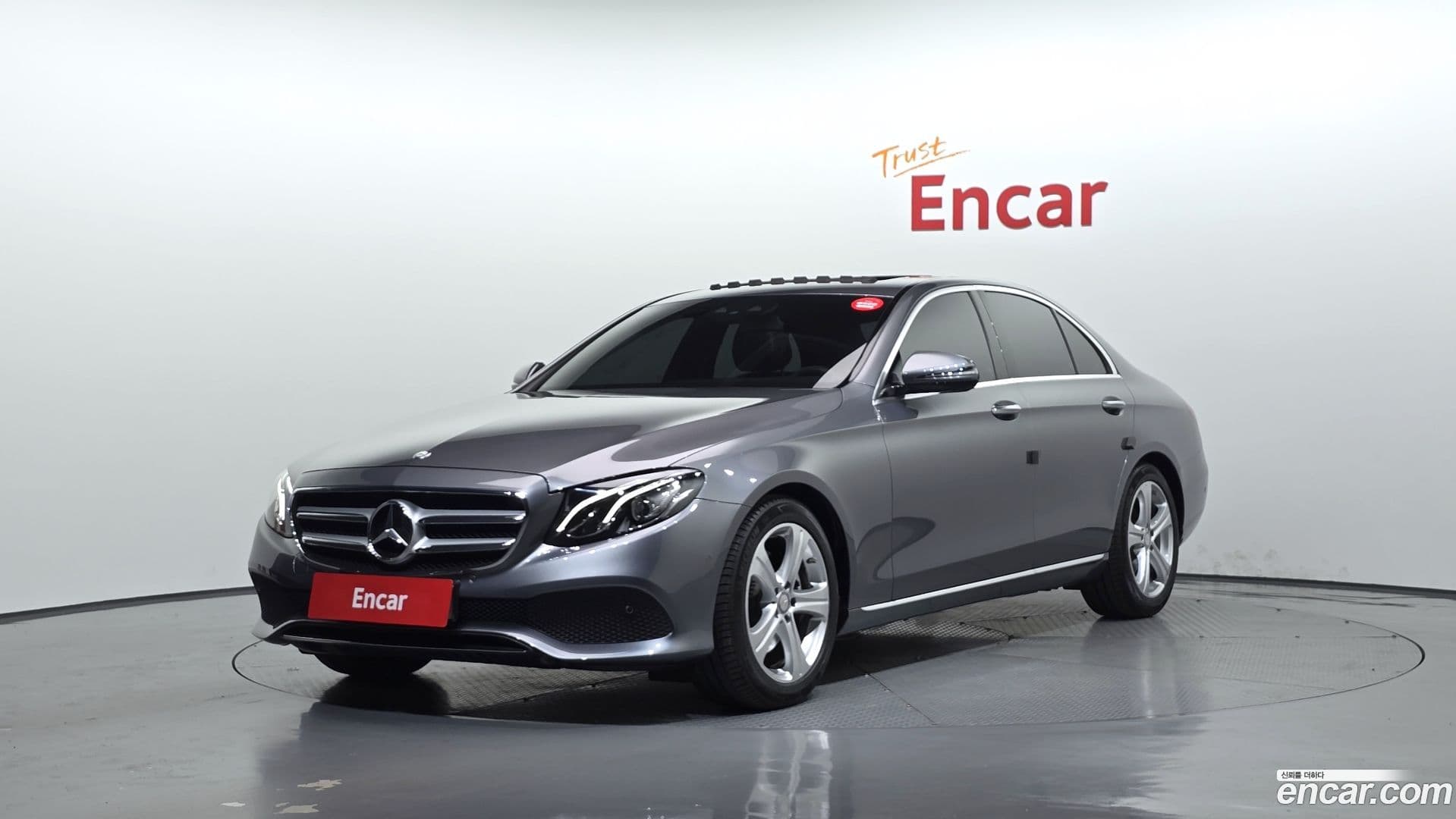 Main__Slider__Photo:E-Class Mercedes-Benz 2016.11-0