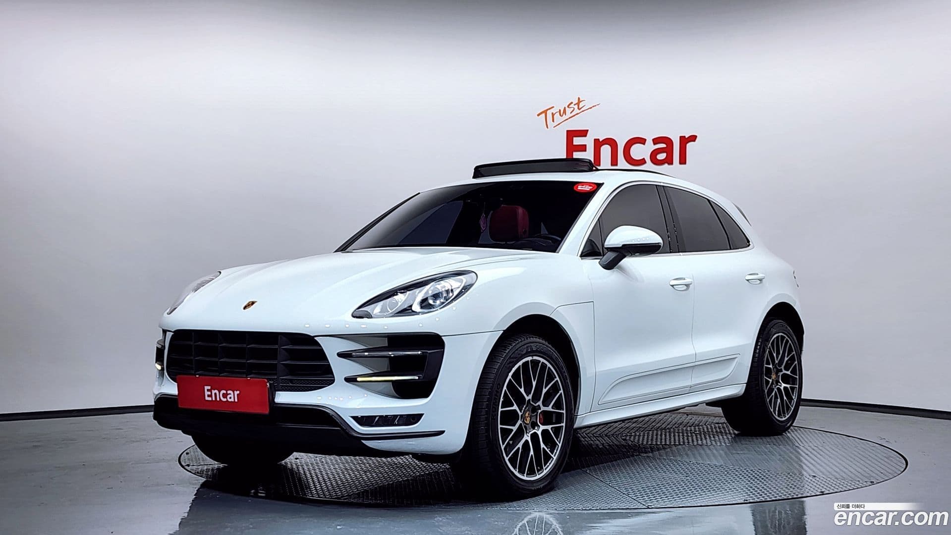 Main__Slider__Photo:Macan Porsche 2016.0-0